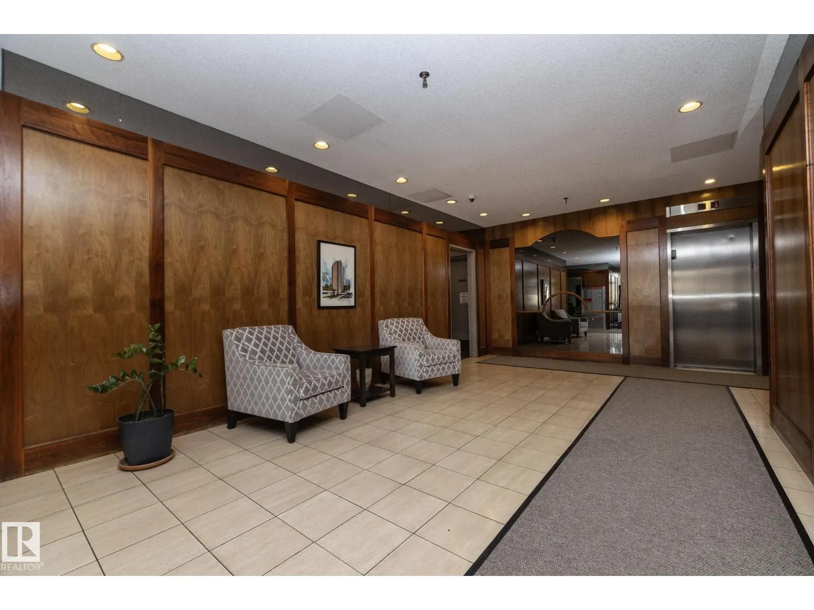 #503 10025 113 ST NW