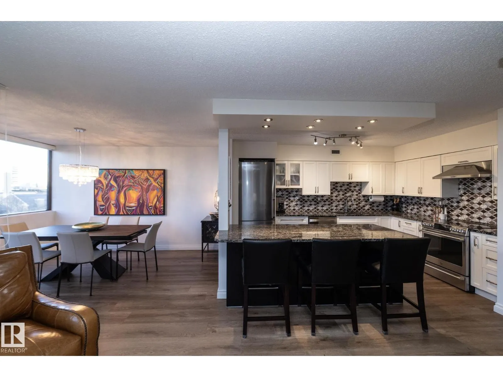 #503 10025 113 ST NW