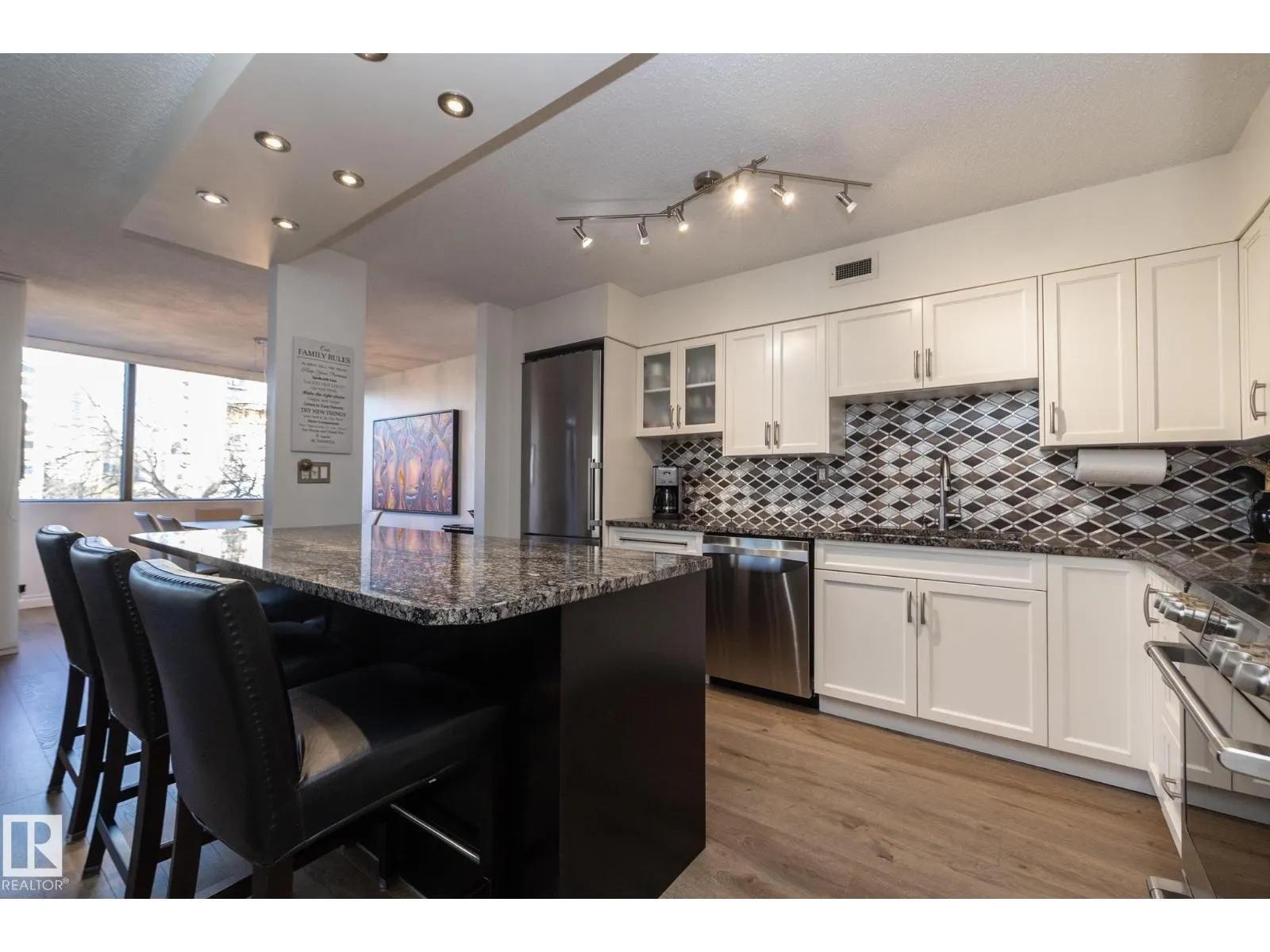 #503 10025 113 ST NW