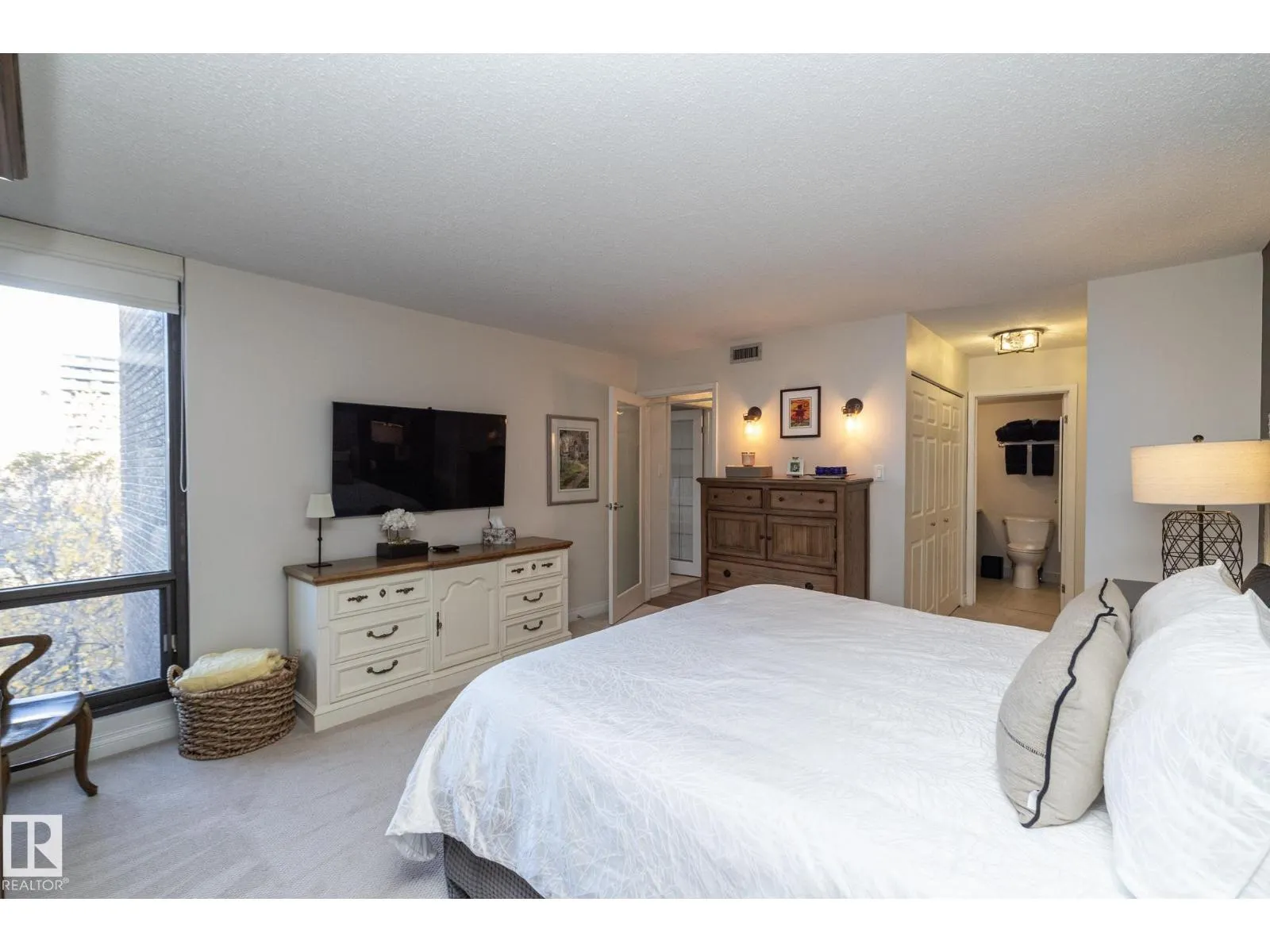 #503 10025 113 ST NW