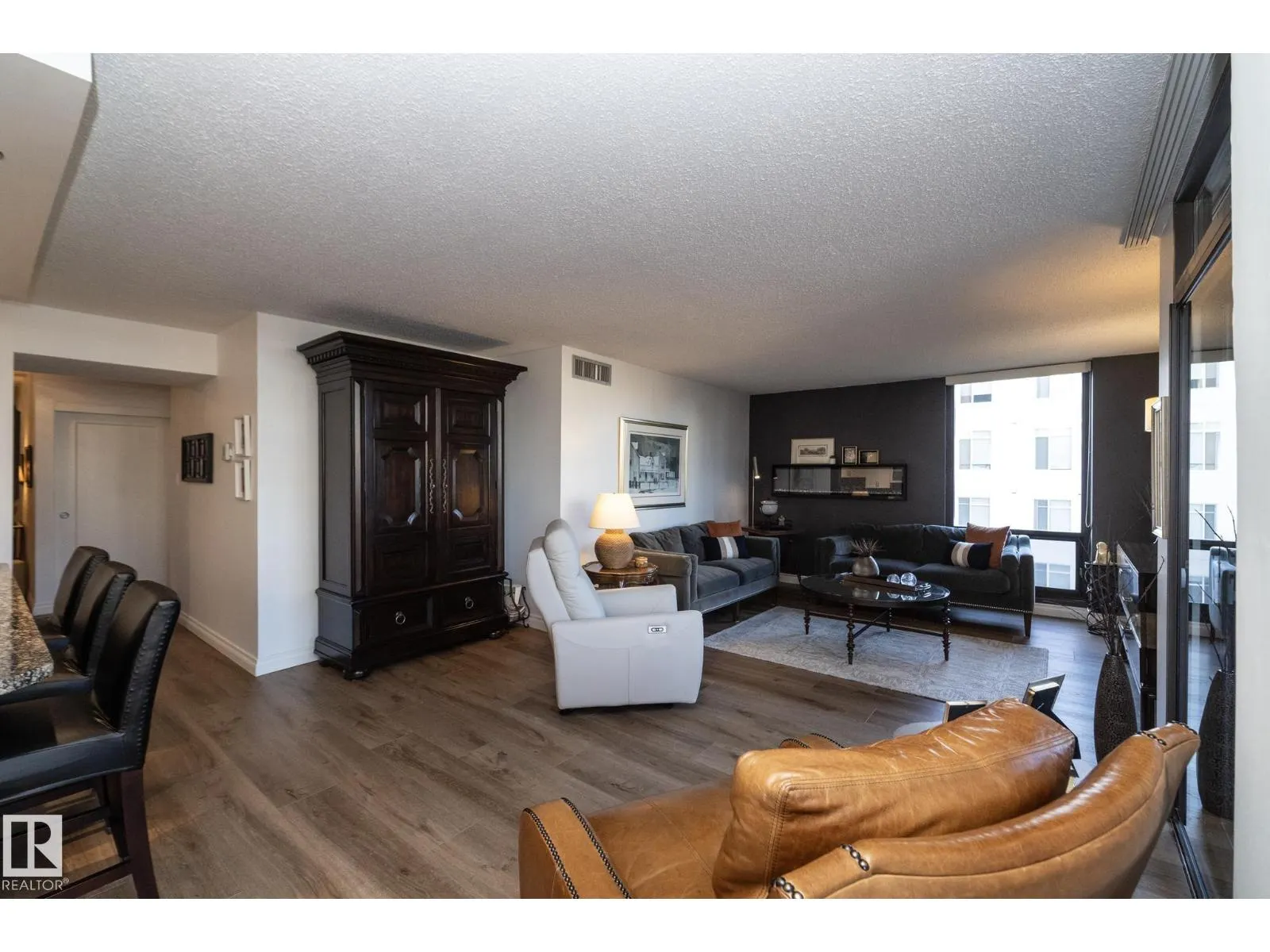 #503 10025 113 ST NW