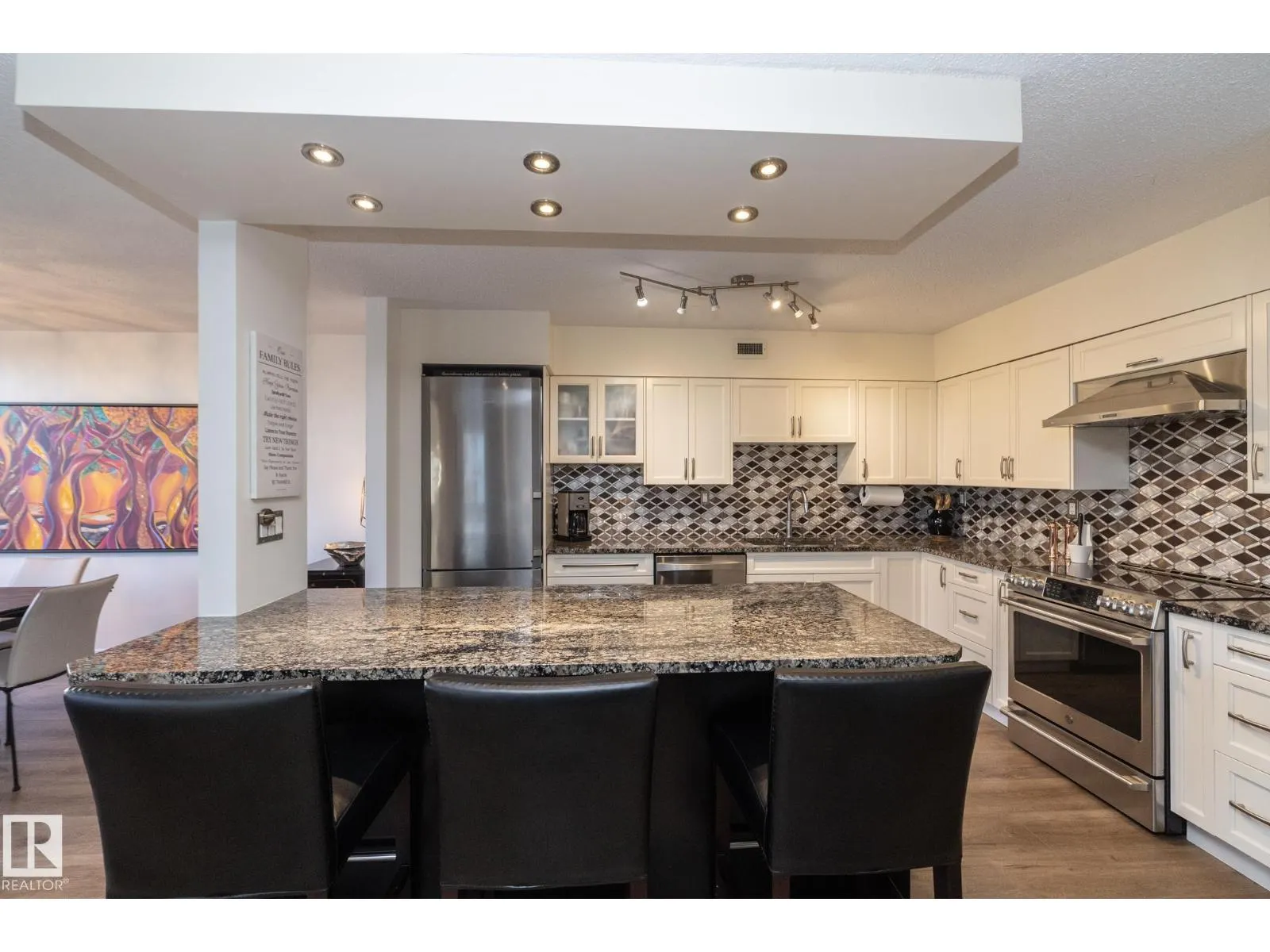 #503 10025 113 ST NW