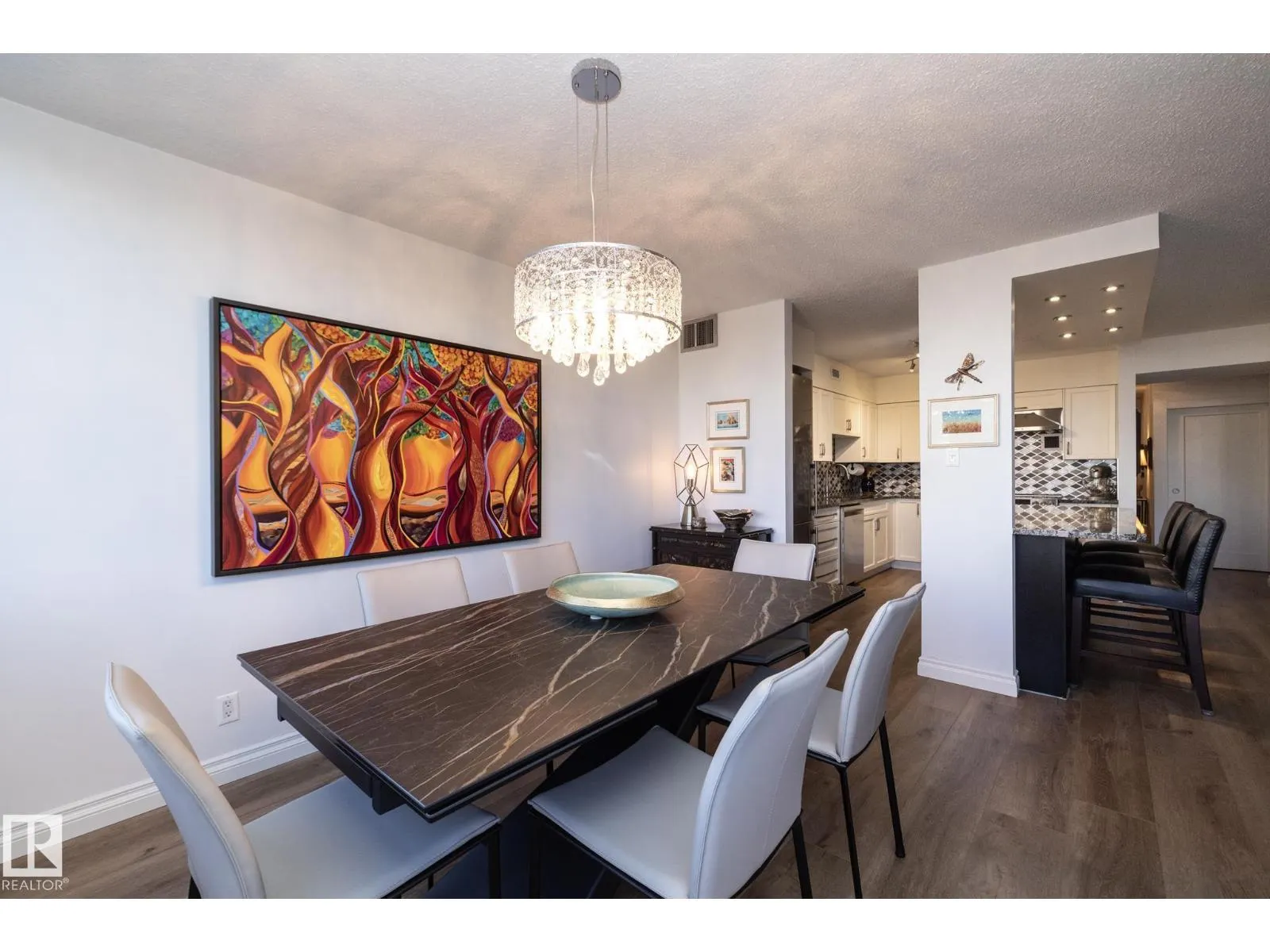 #503 10025 113 ST NW