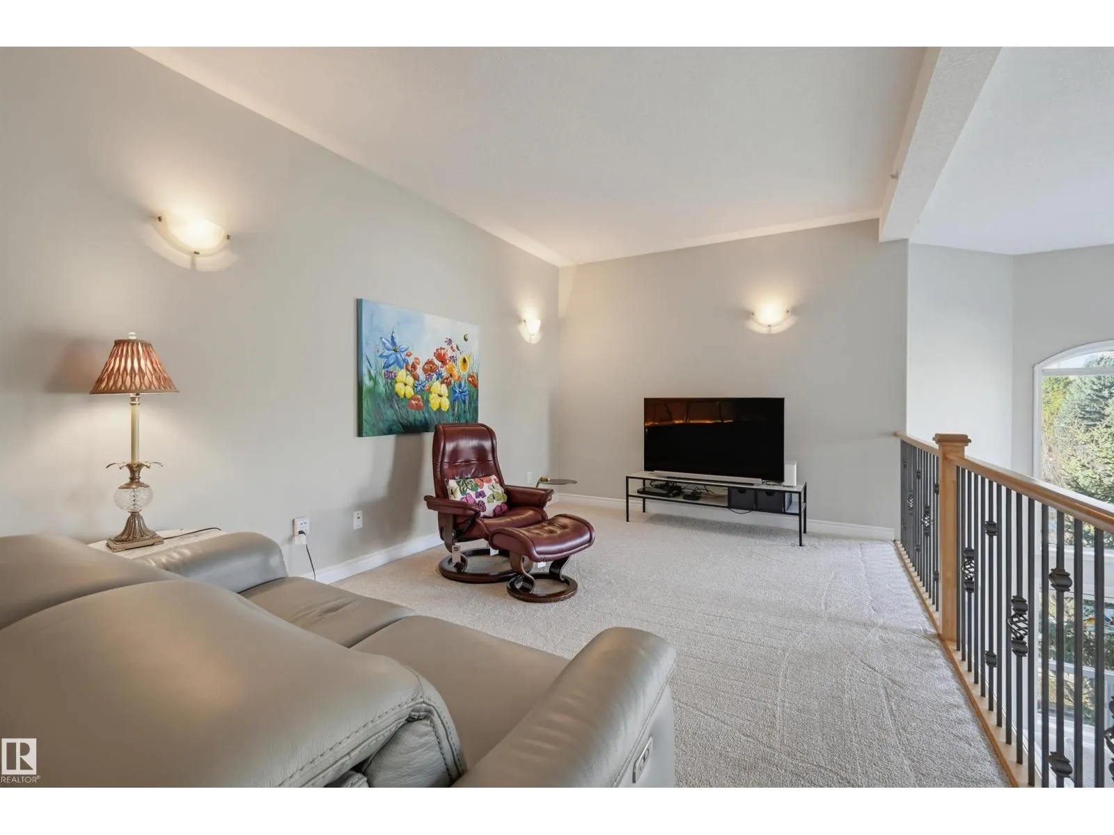 #427 9008 99 AV NW
