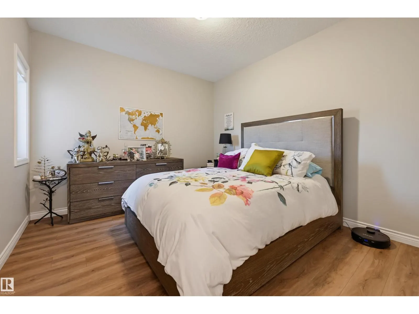 #427 9008 99 AV NW