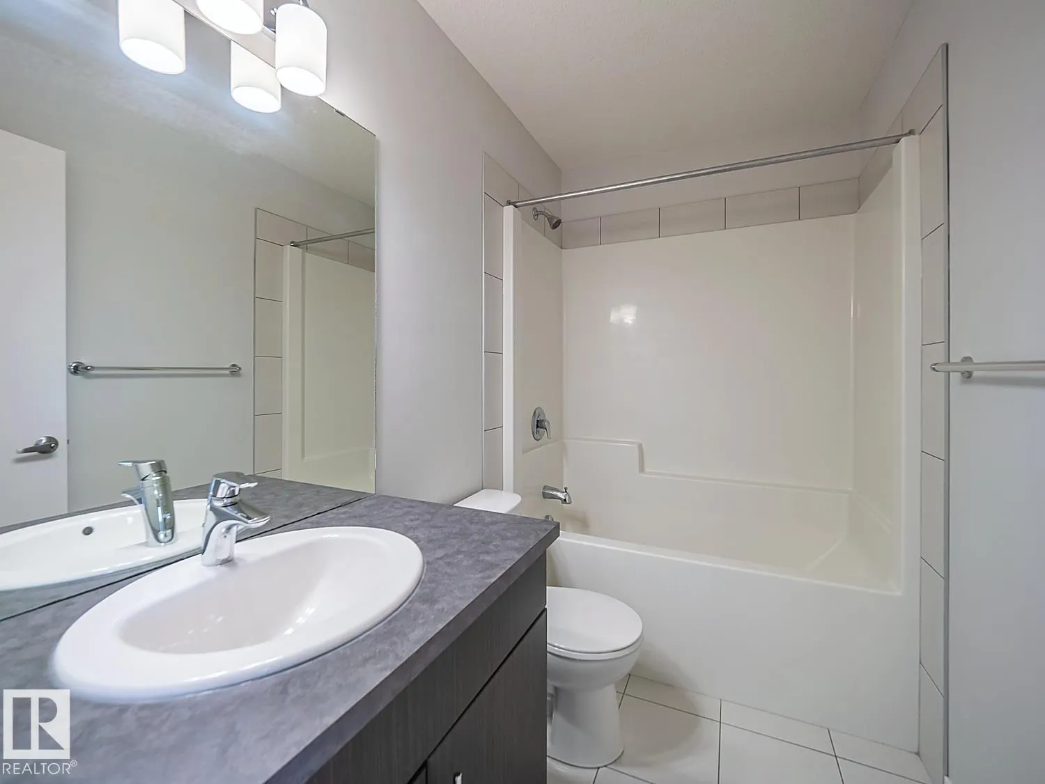2211 16 AV NW