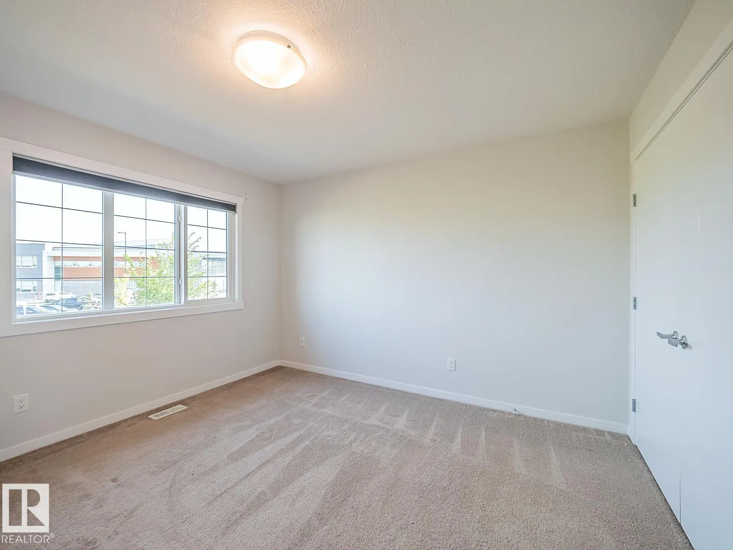 2211 16 AV NW