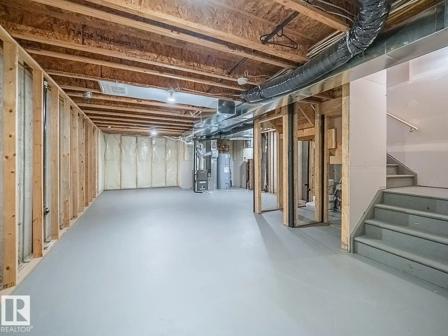 2211 16 AV NW
