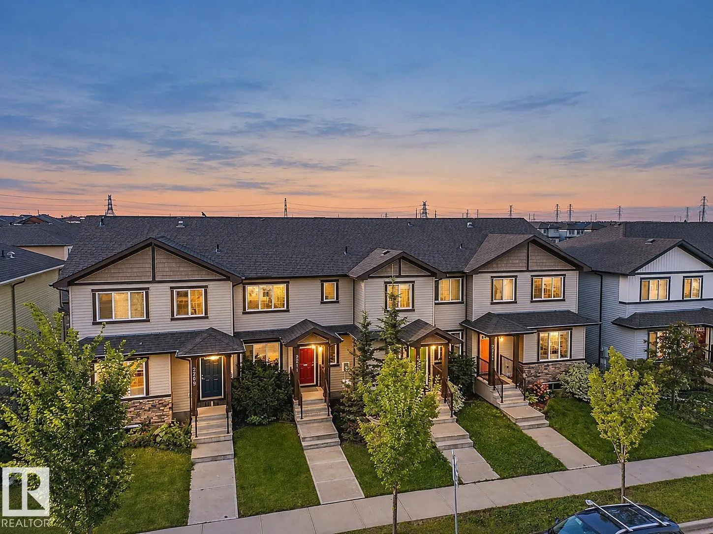 2211 16 AV NW