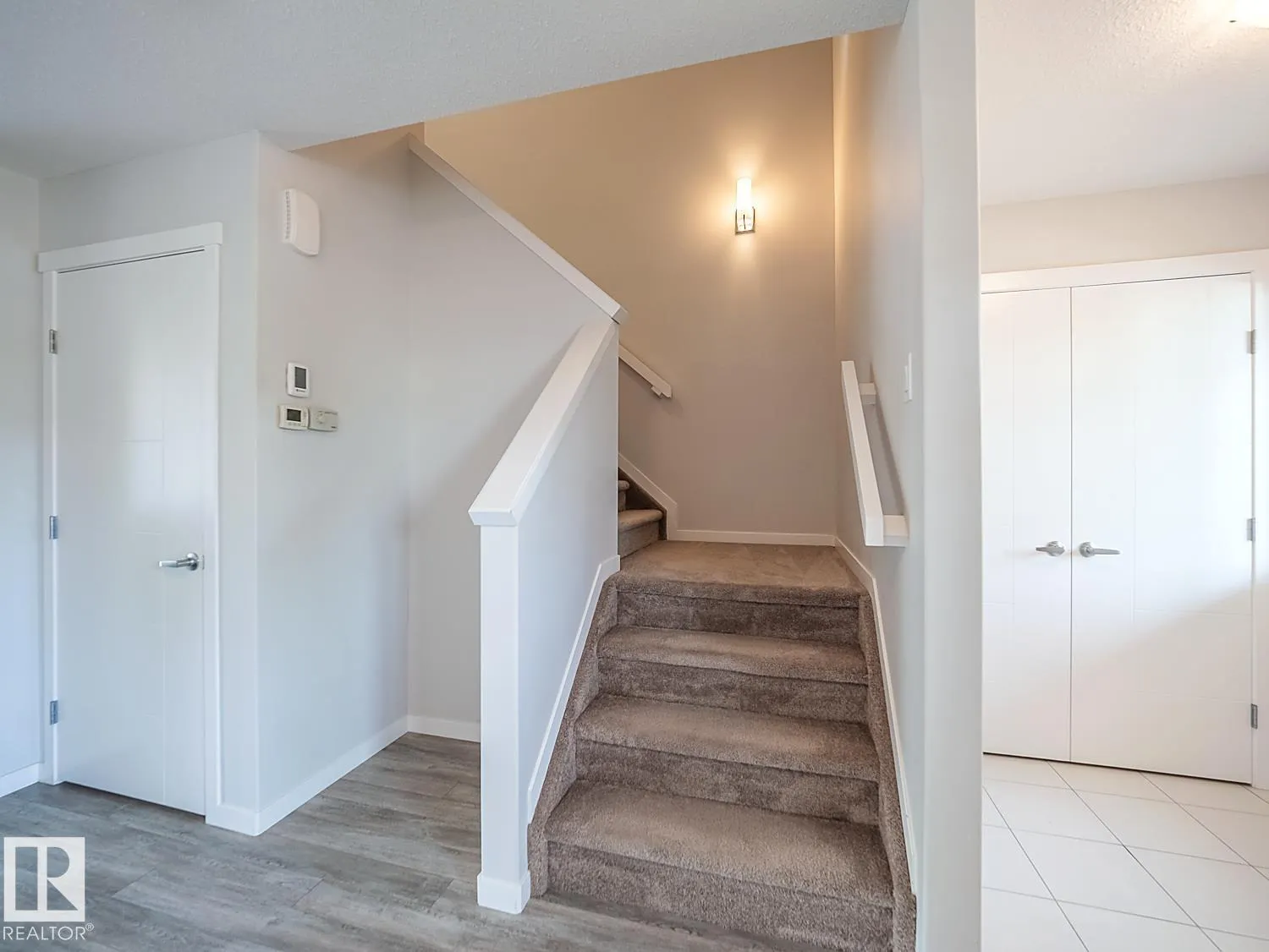 2211 16 AV NW
