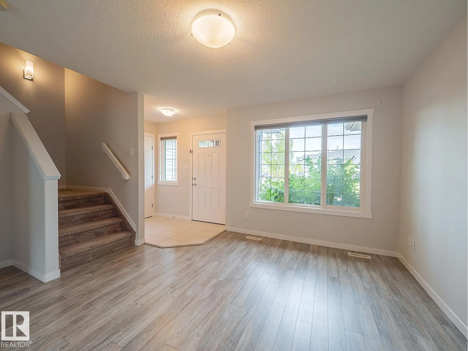 2211 16 AV NW