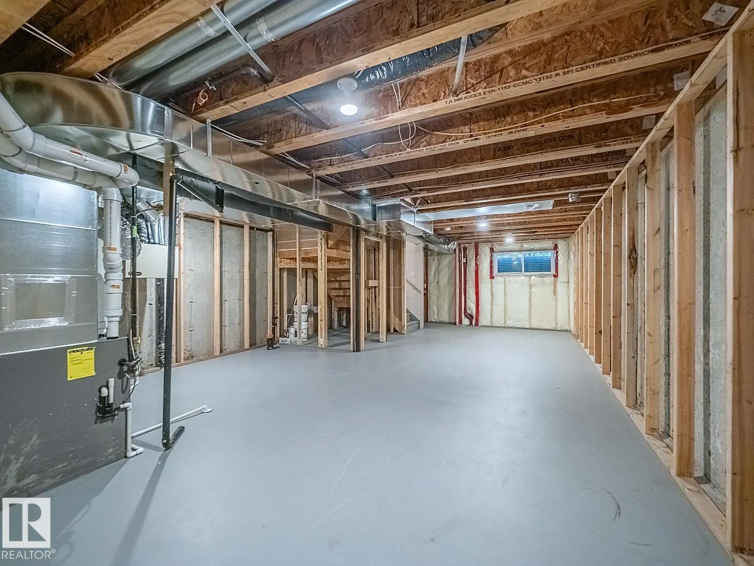 2211 16 AV NW
