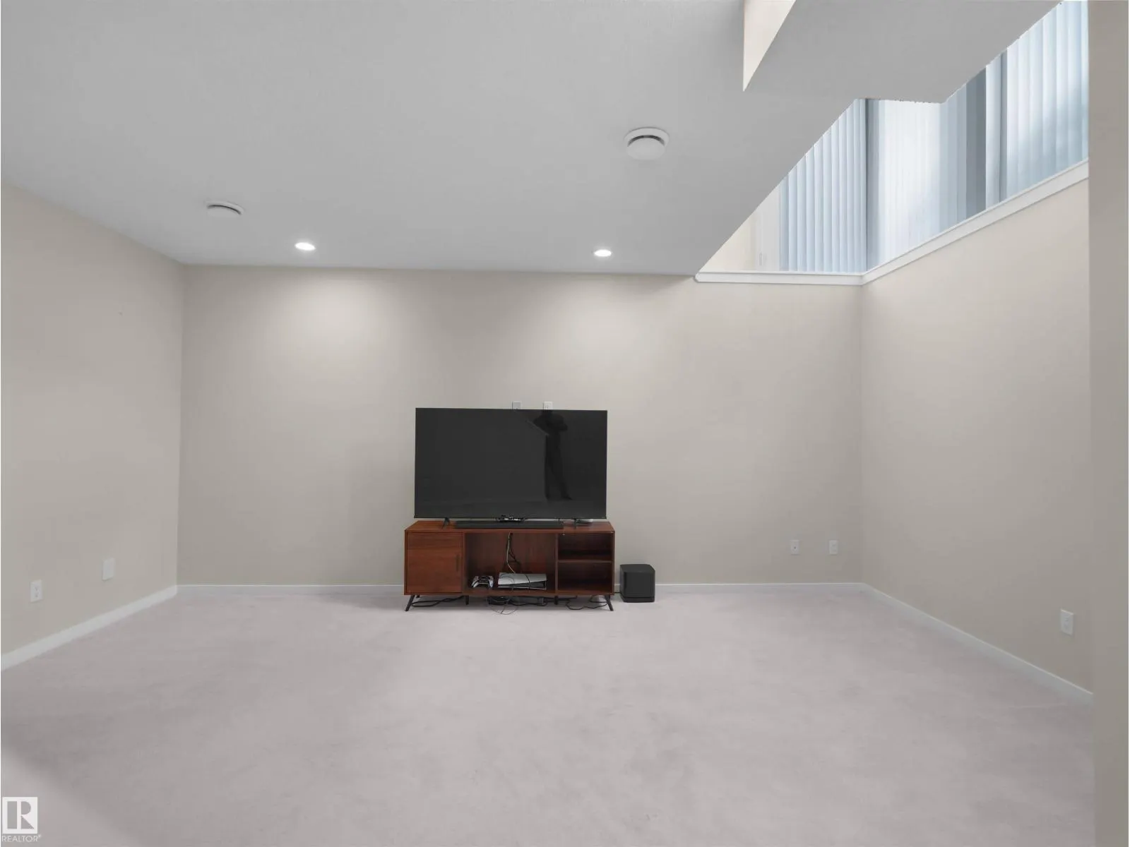 9764 221 ST NW
