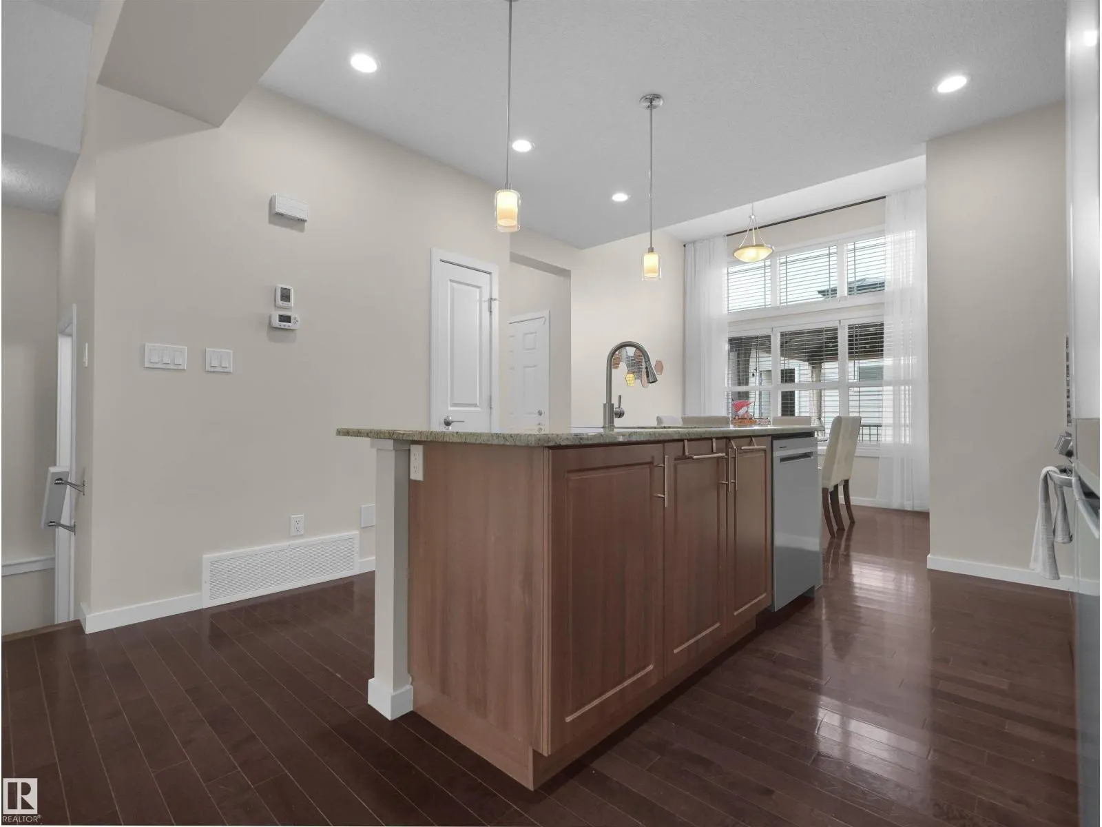 9764 221 ST NW