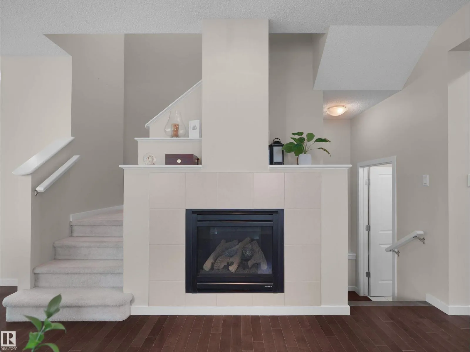 9764 221 ST NW