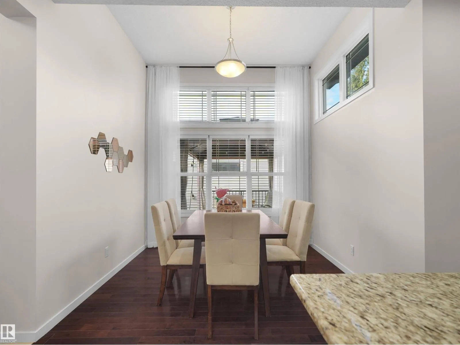 9764 221 ST NW