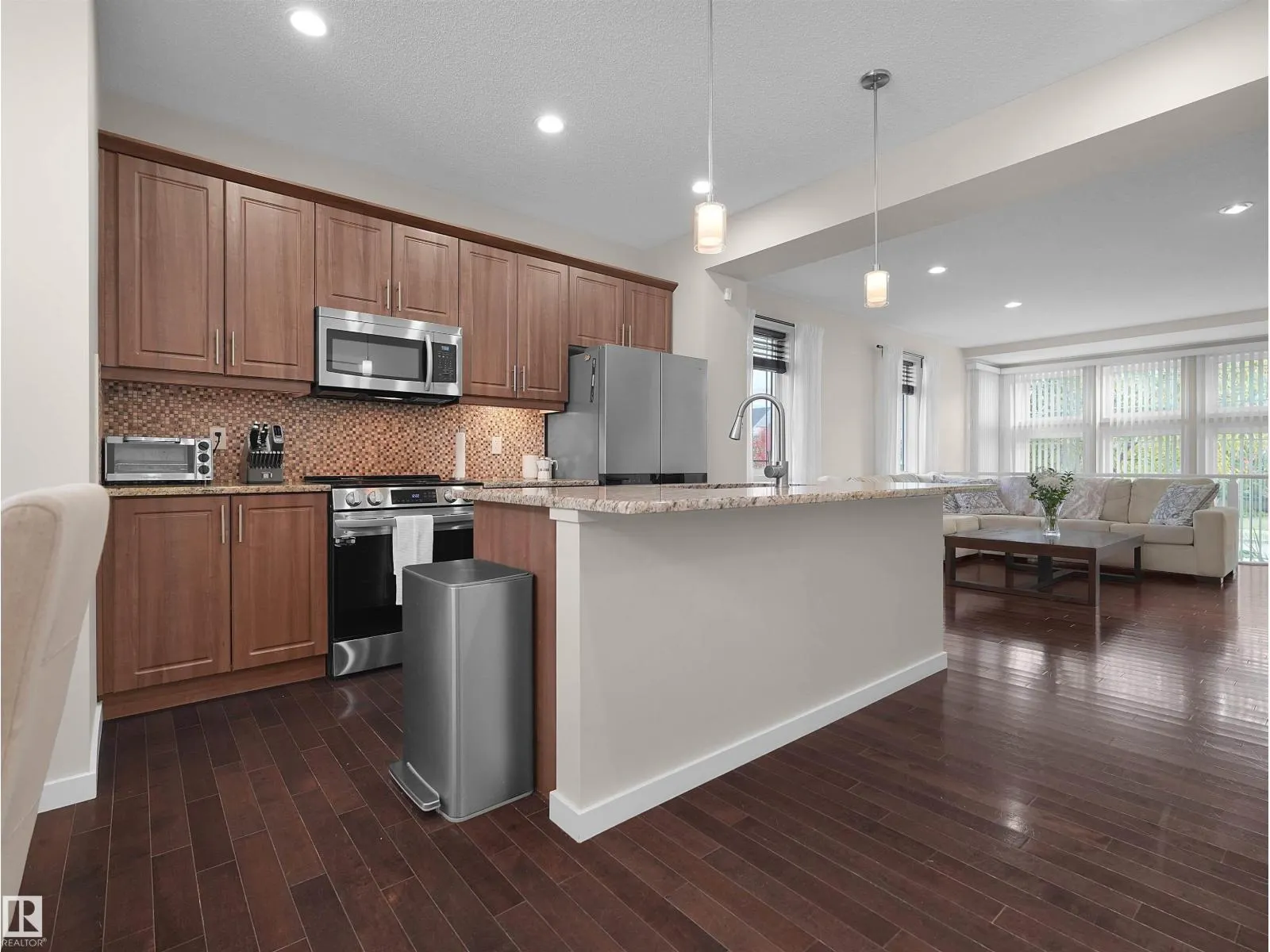 9764 221 ST NW
