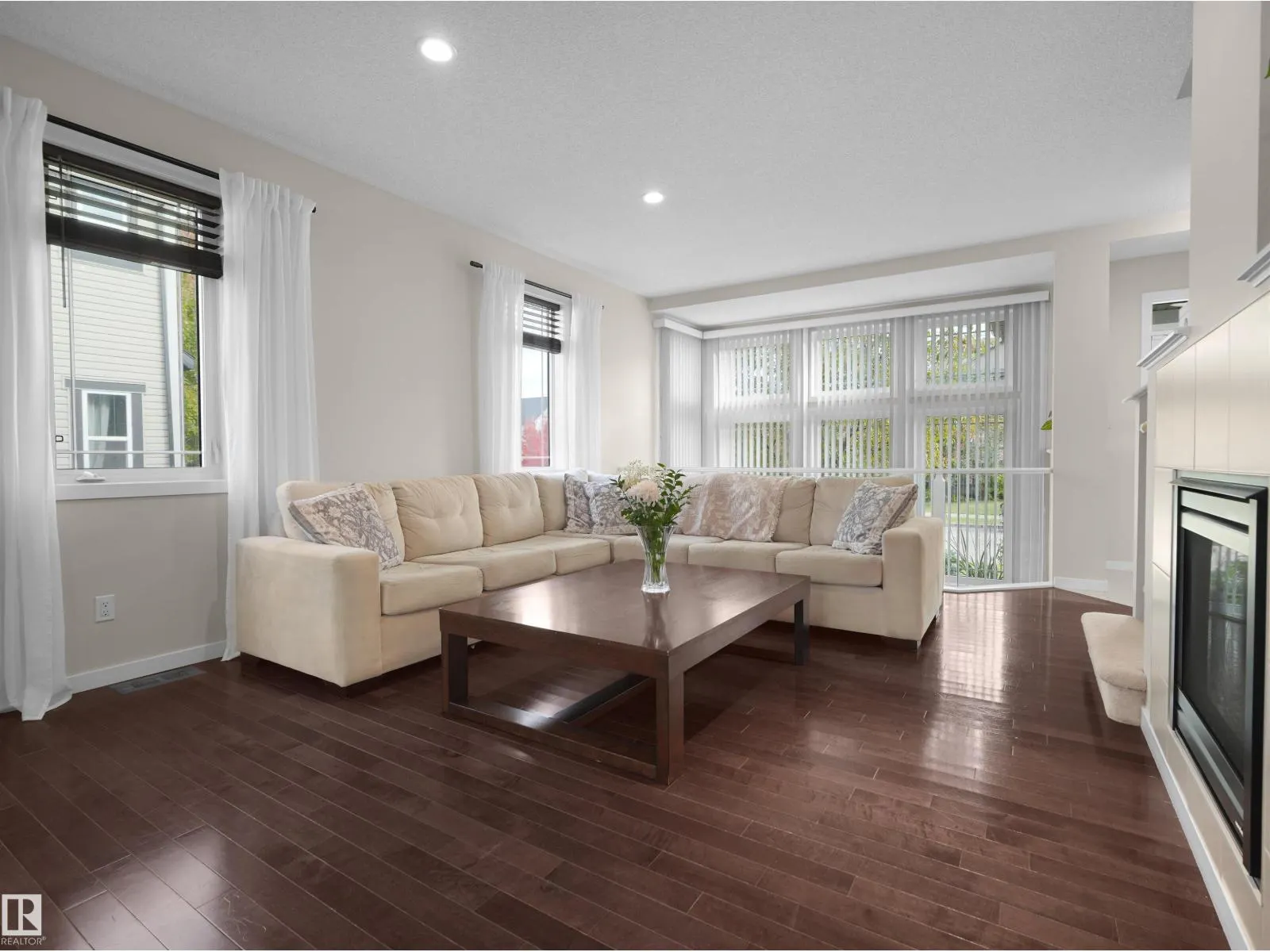 9764 221 ST NW