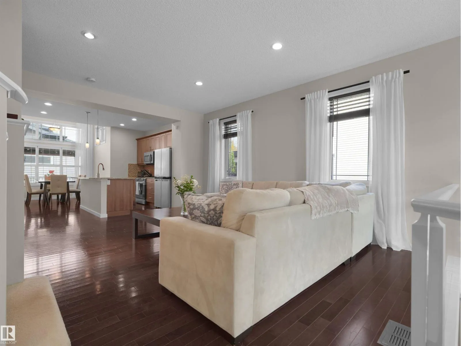 9764 221 ST NW