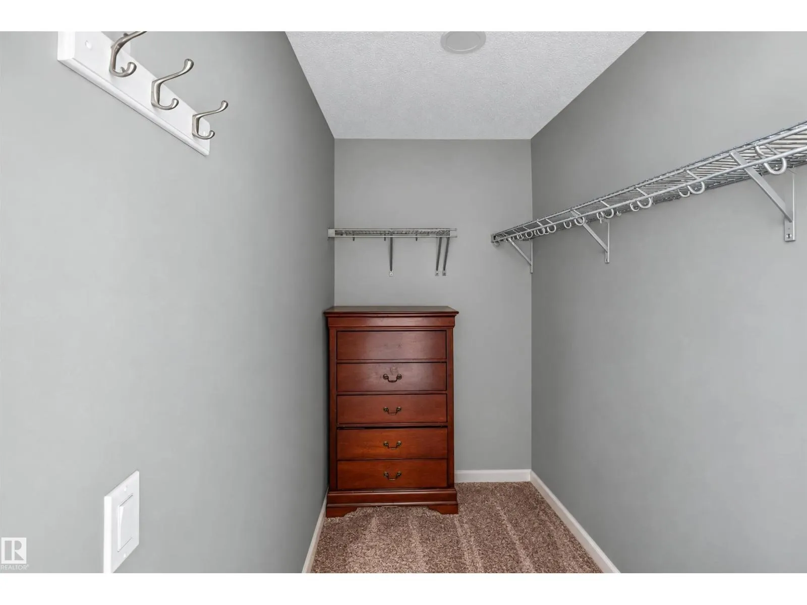 435 41 AV NW
