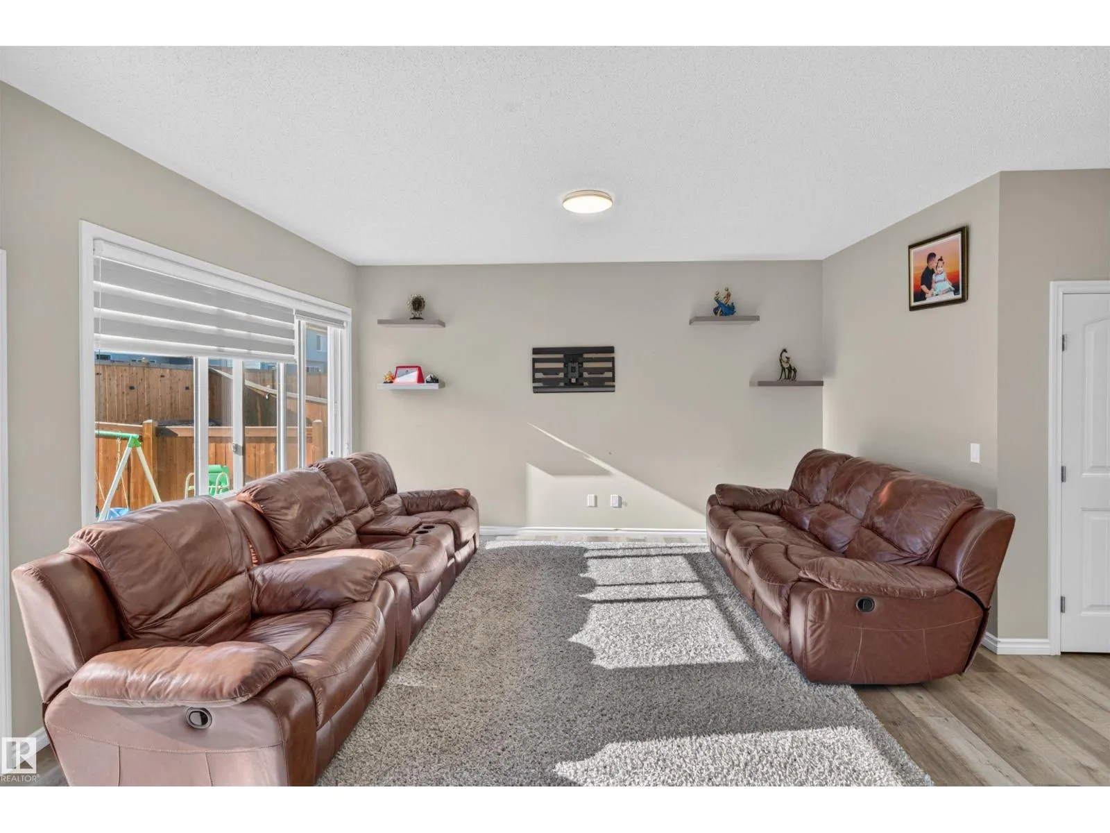 435 41 AV NW