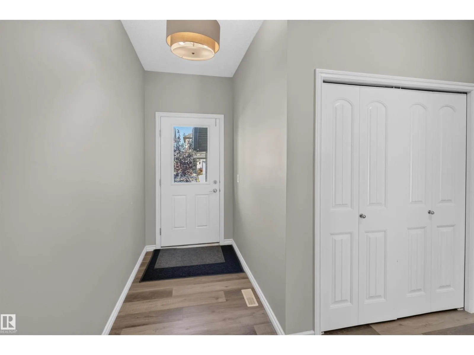 435 41 AV NW