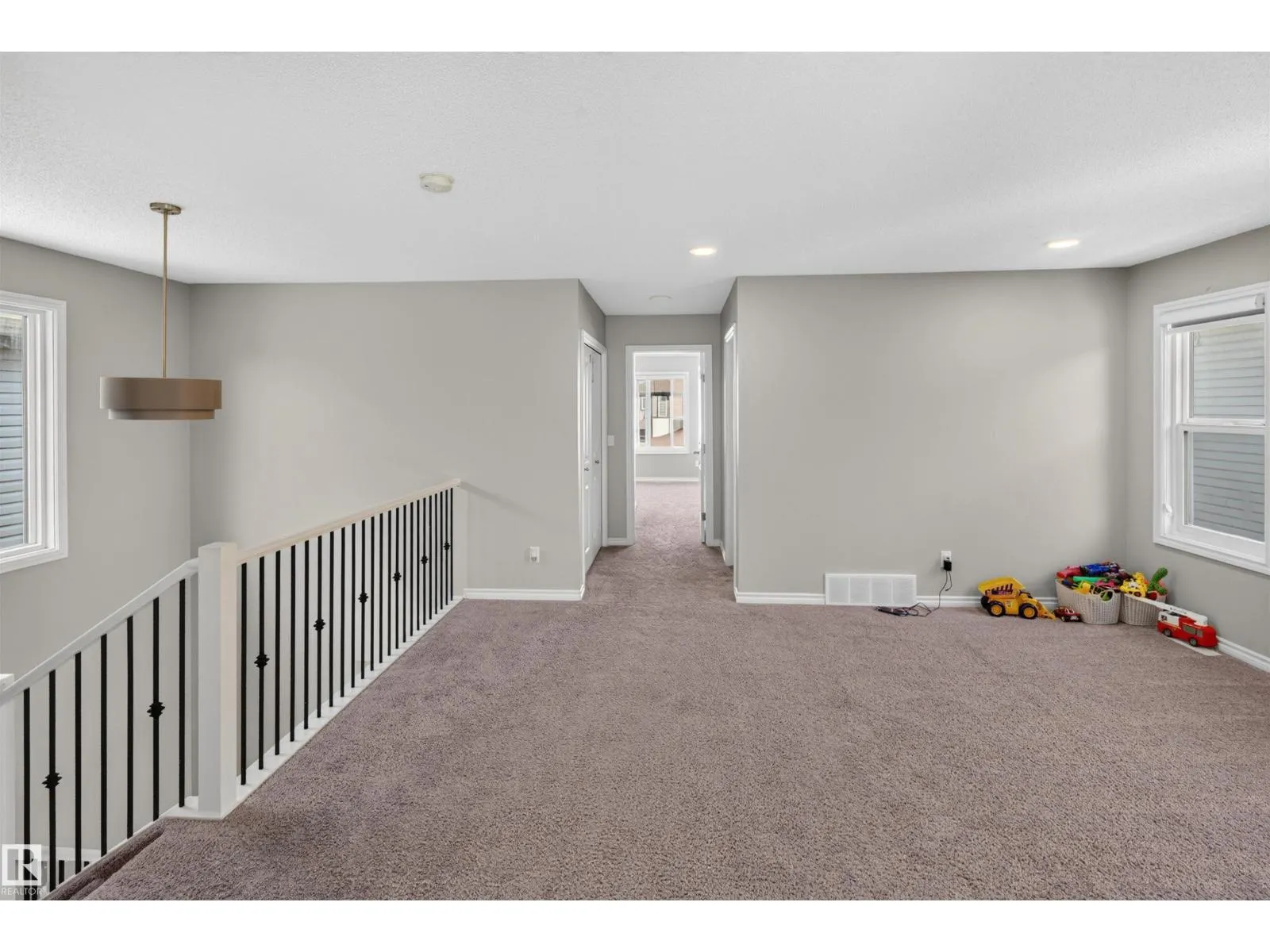 435 41 AV NW