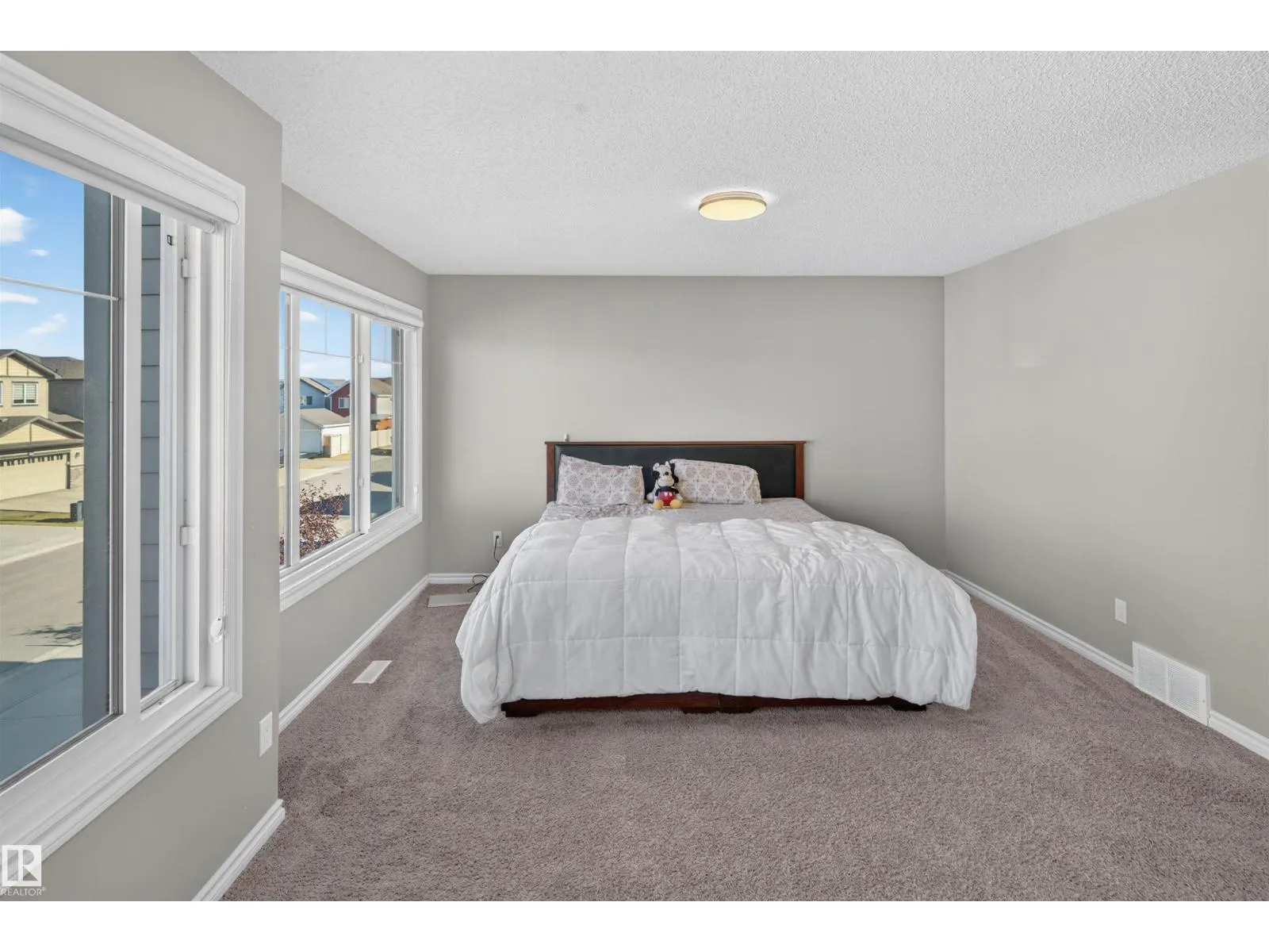 435 41 AV NW