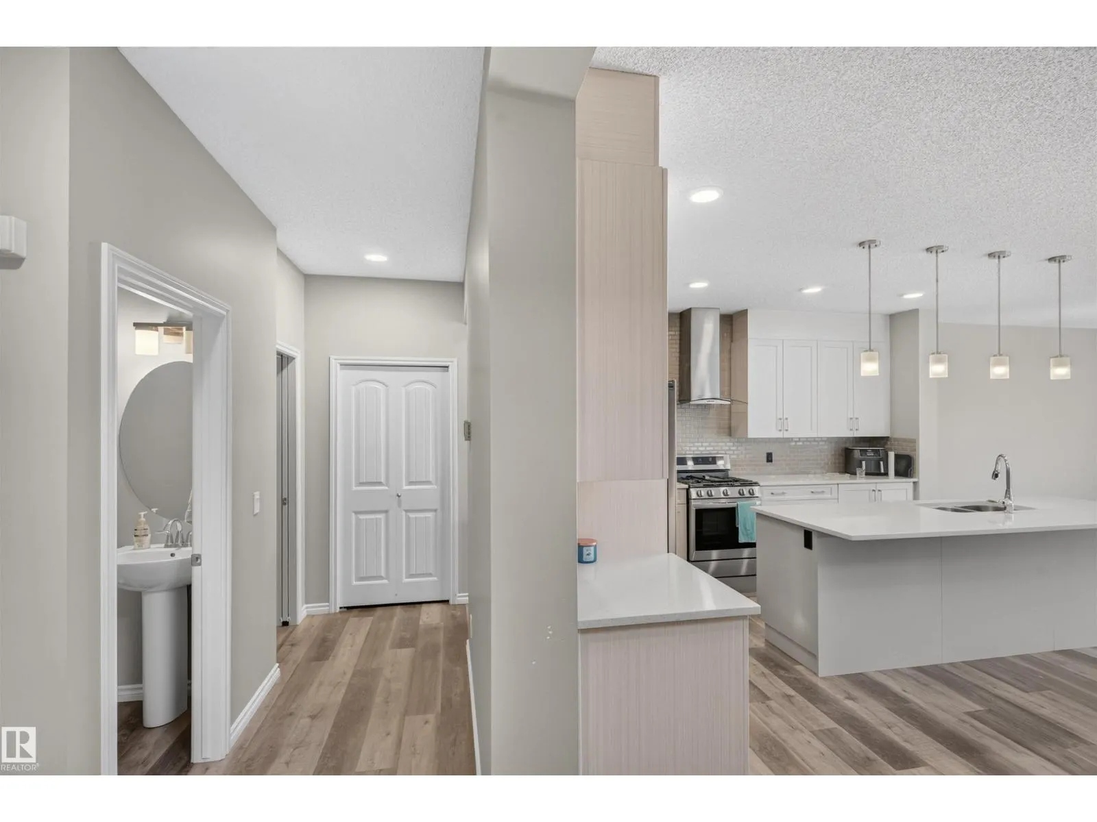 435 41 AV NW