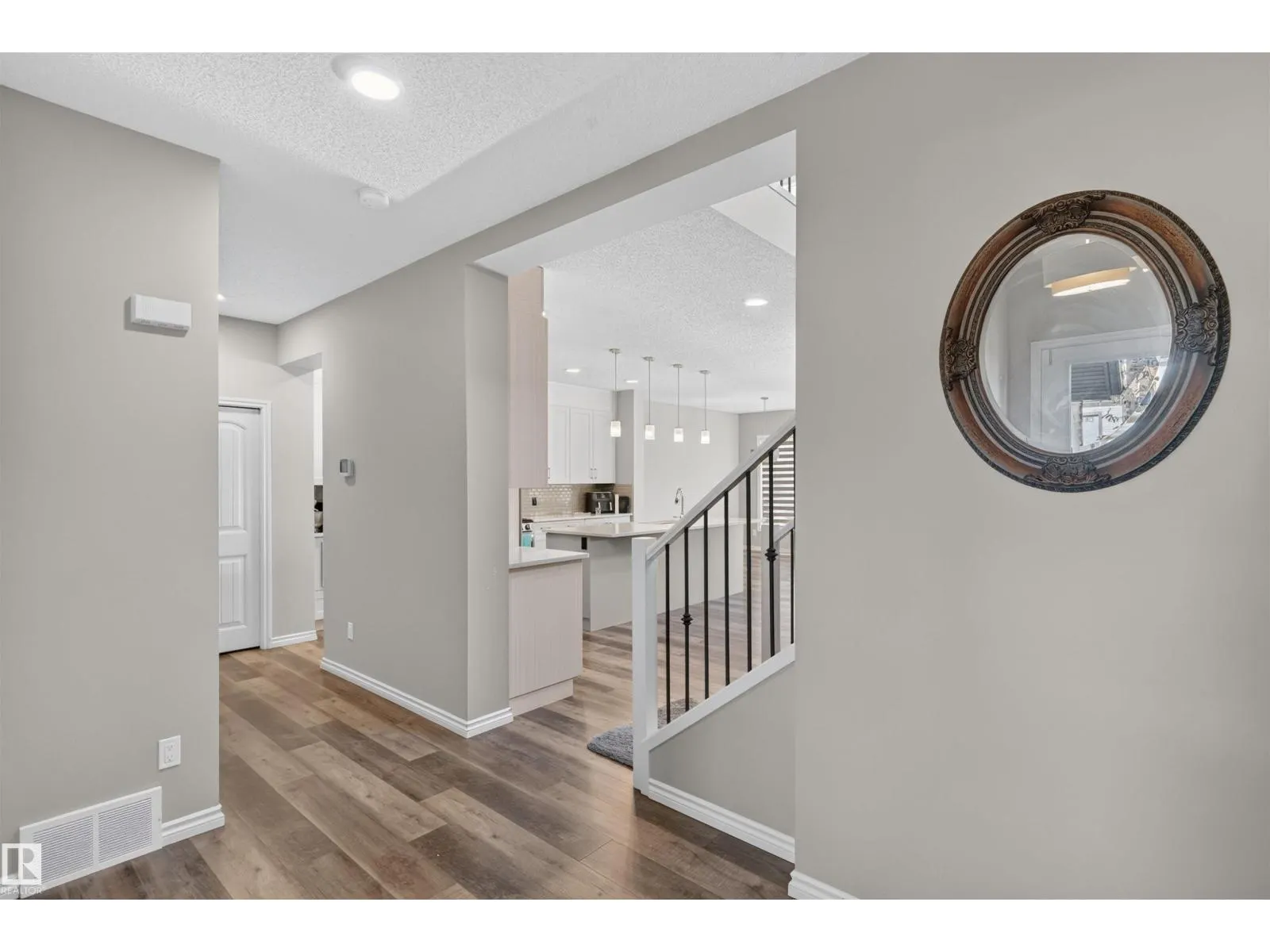 435 41 AV NW