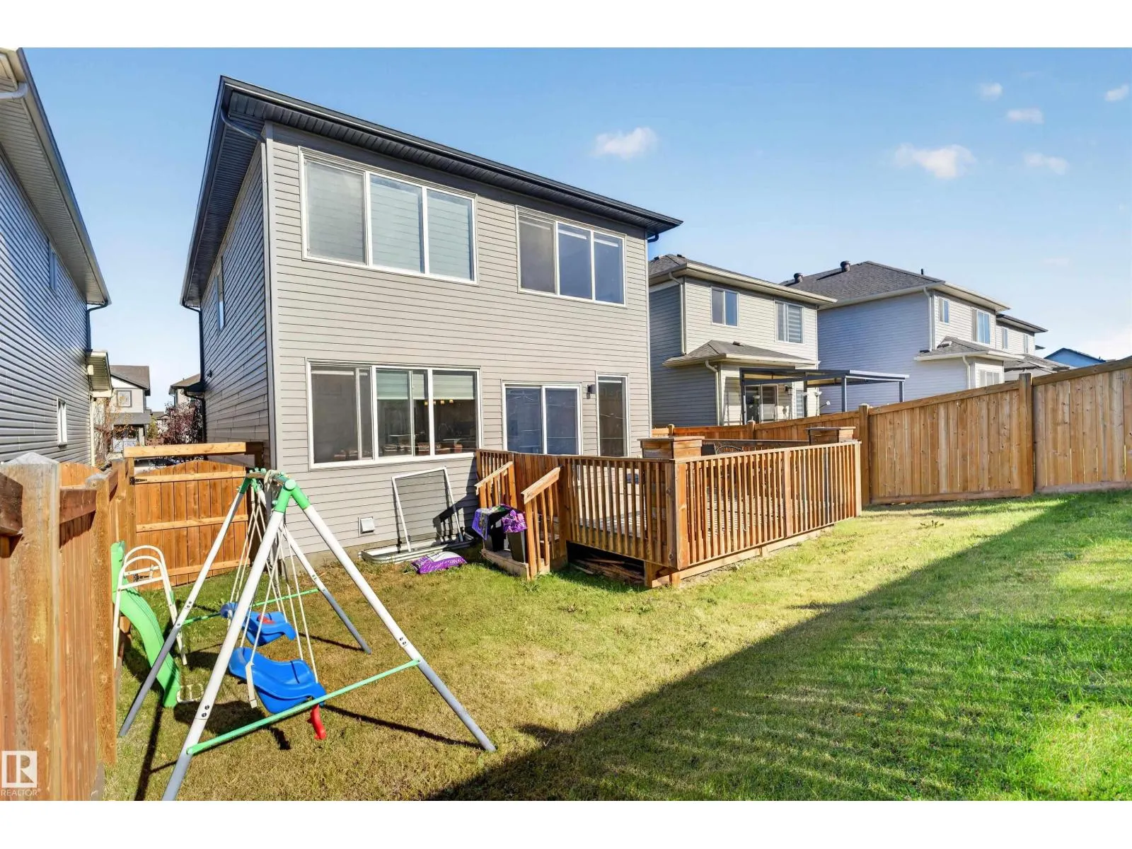 435 41 AV NW