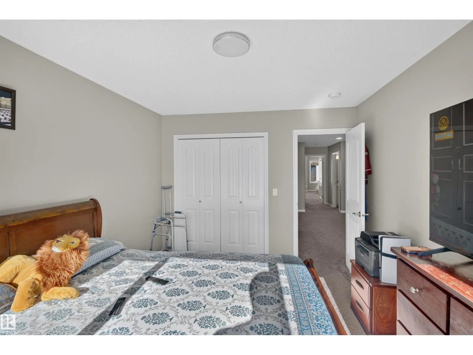 435 41 AV NW