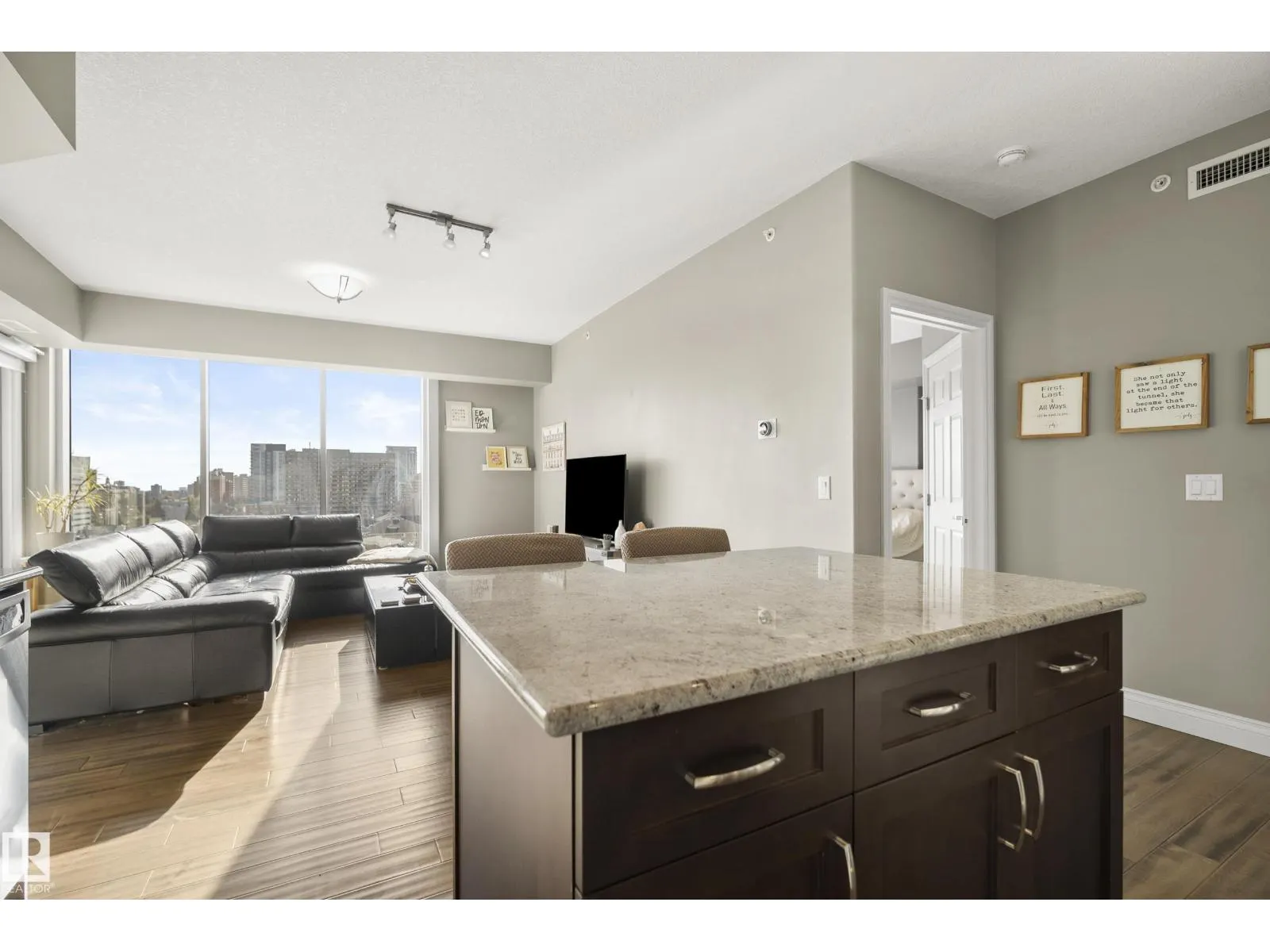 #1006 10303 111 ST NW
