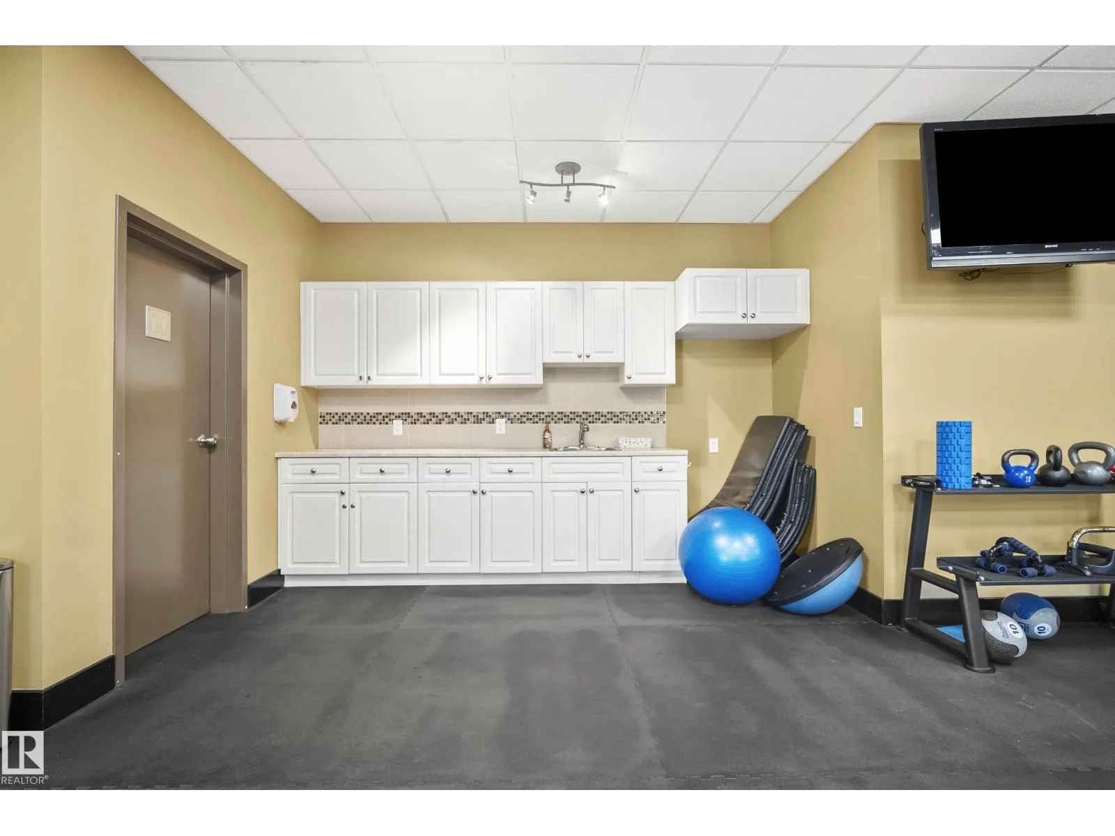 #1006 10303 111 ST NW