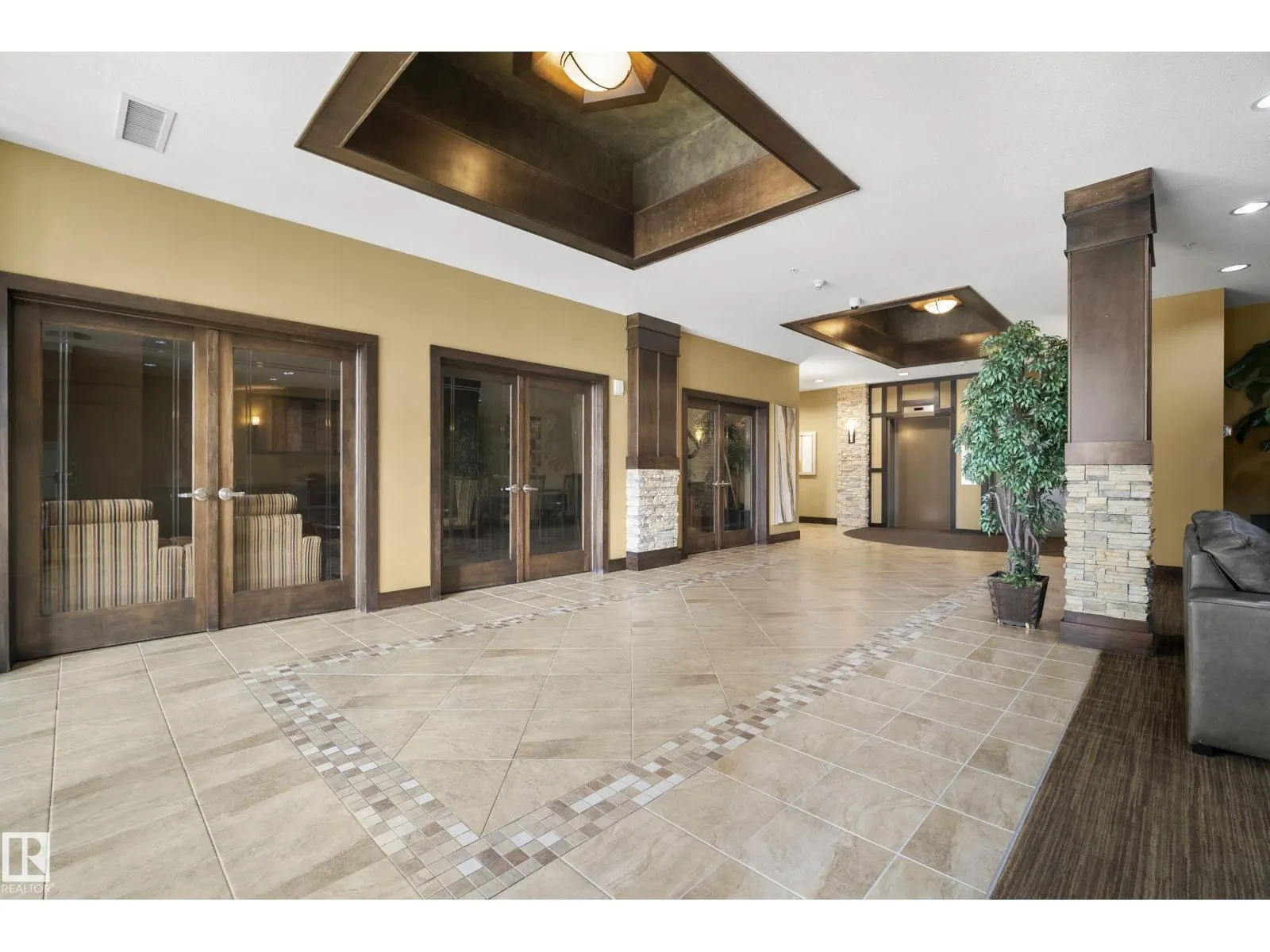 #1006 10303 111 ST NW