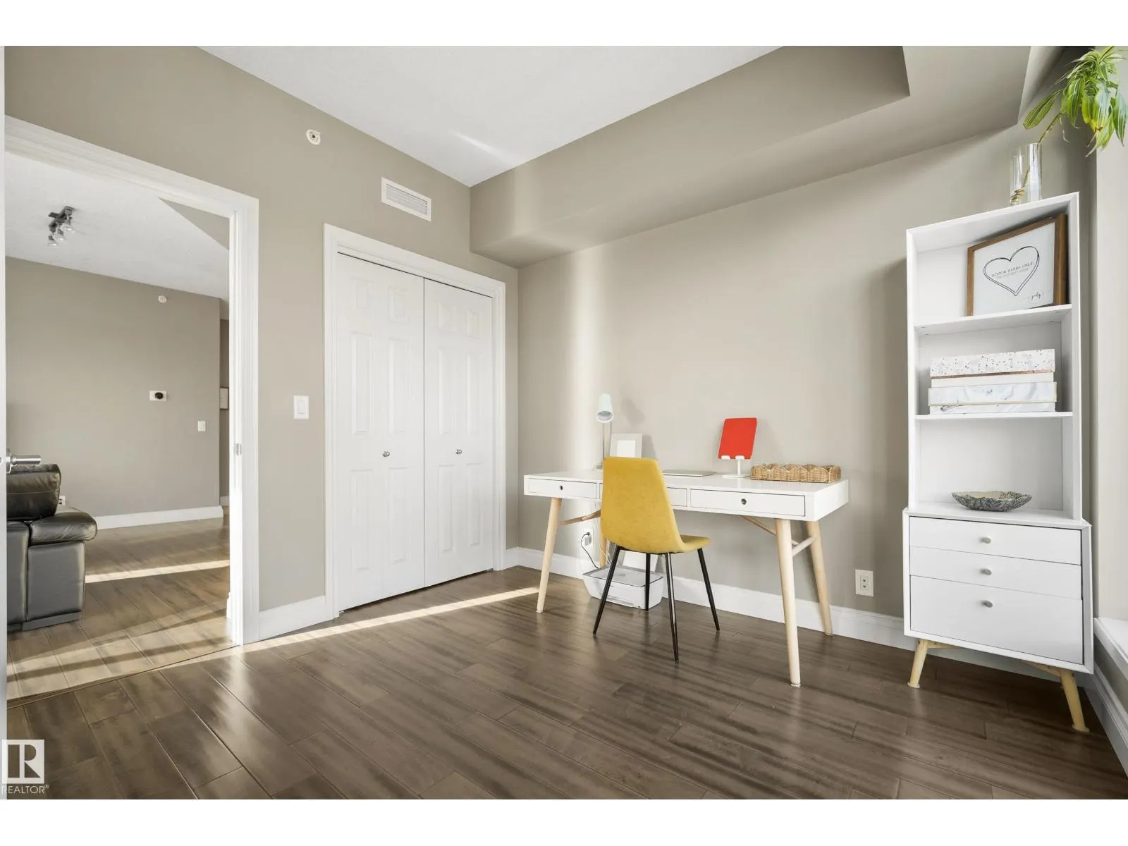 #1006 10303 111 ST NW