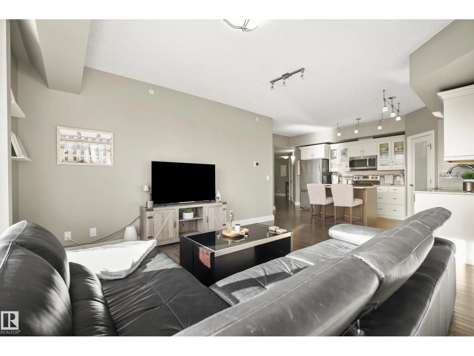 #1006 10303 111 ST NW