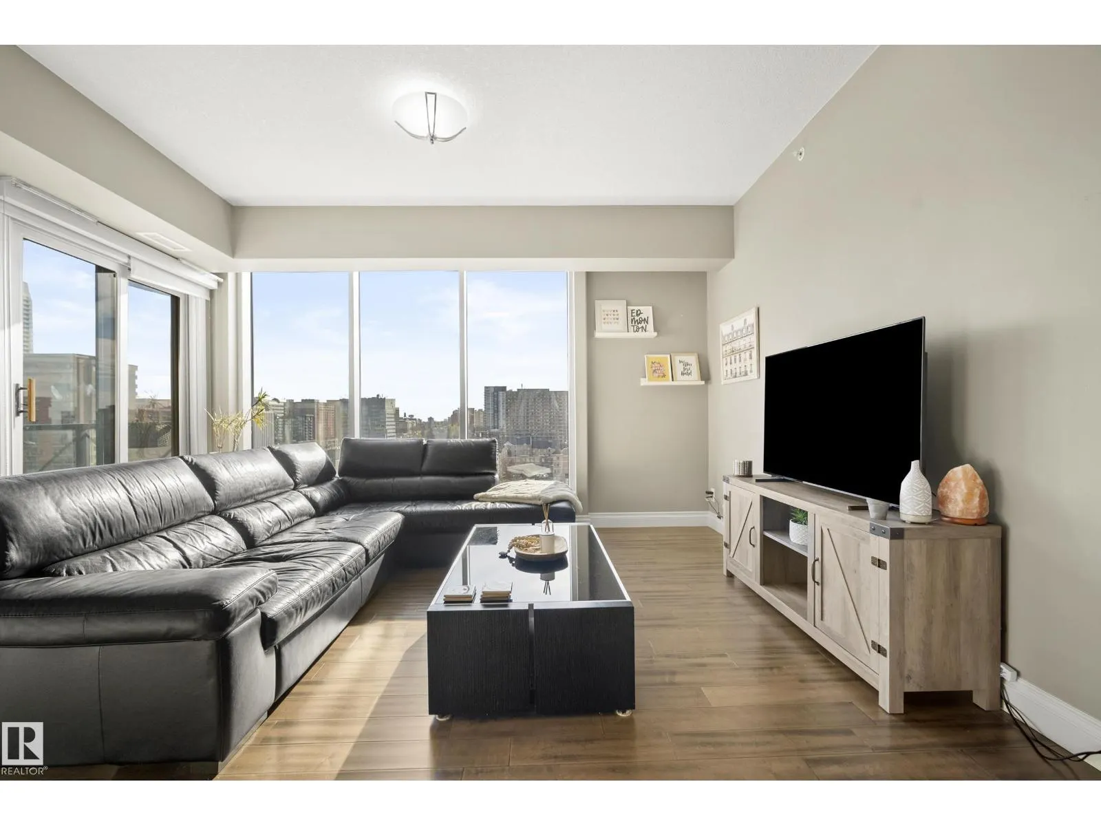 #1006 10303 111 ST NW