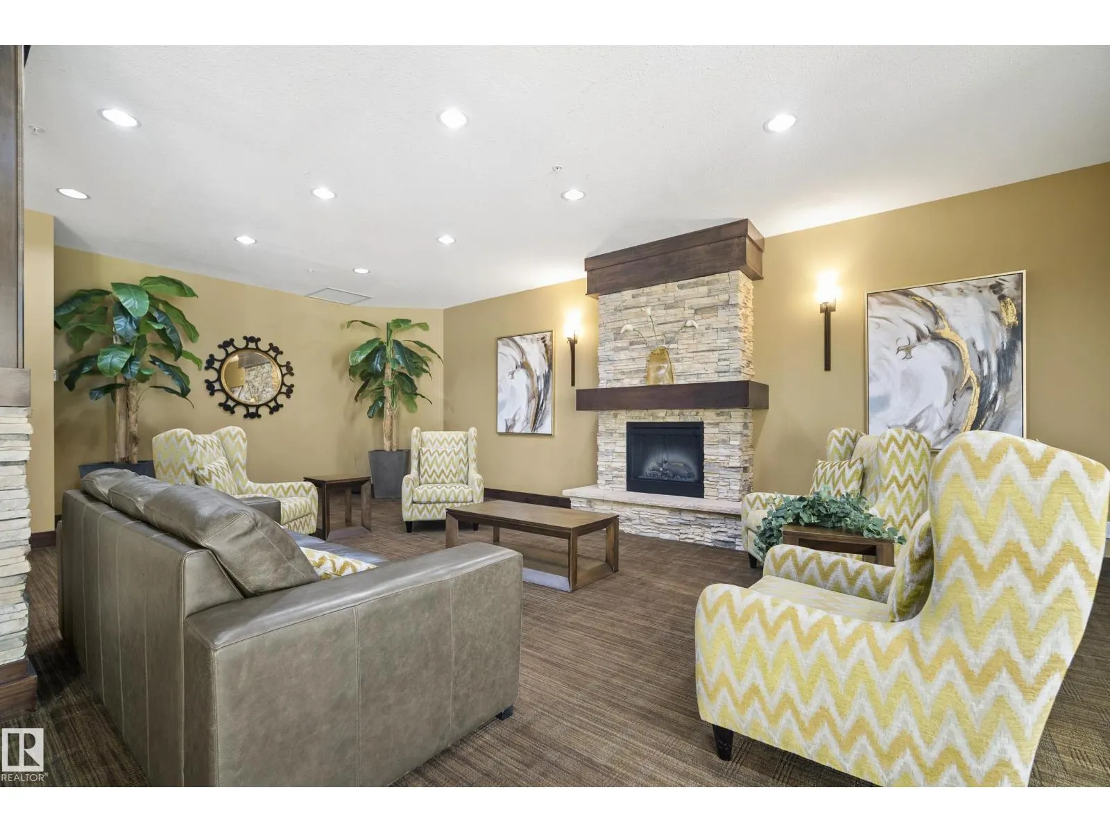 #1006 10303 111 ST NW