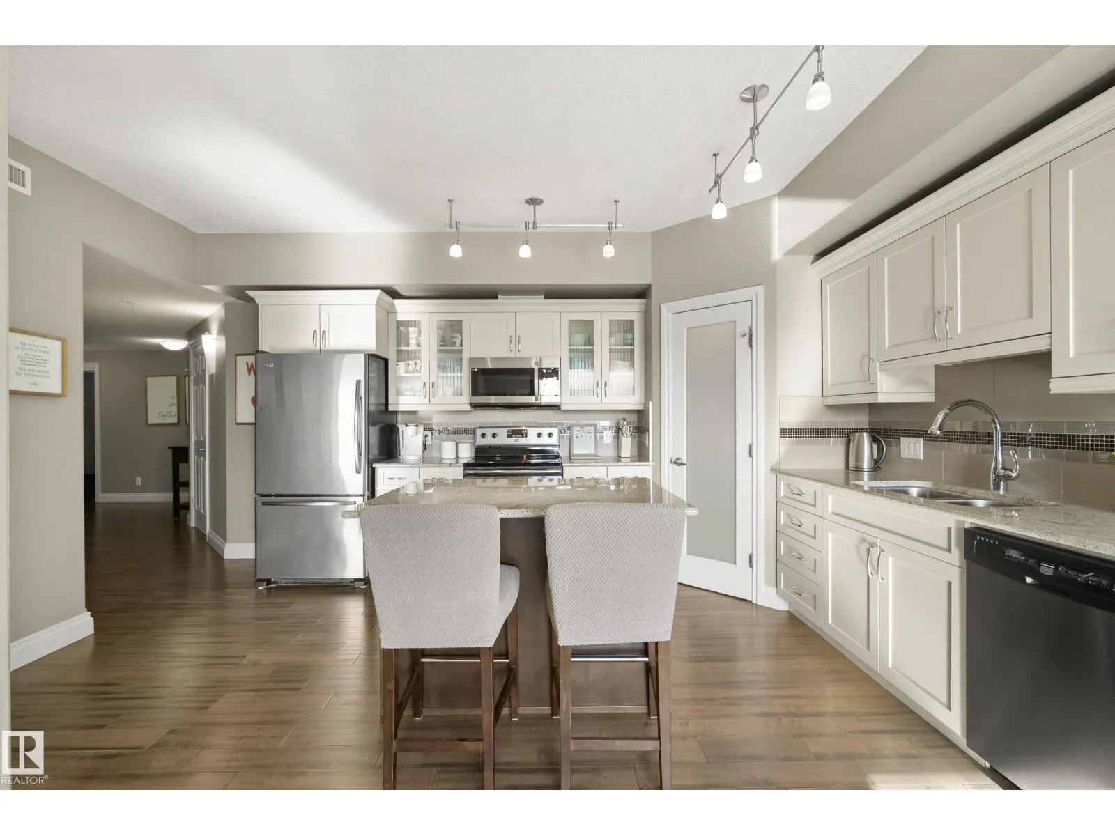 #1006 10303 111 ST NW