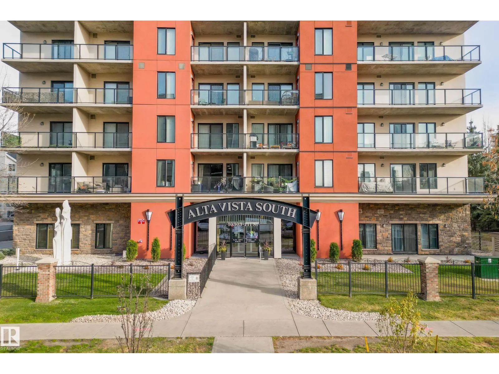 #1006 10303 111 ST NW