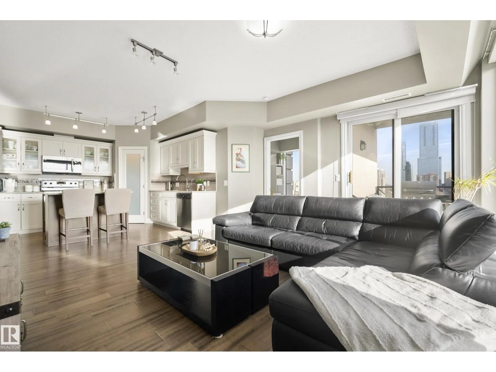 #1006 10303 111 ST NW
