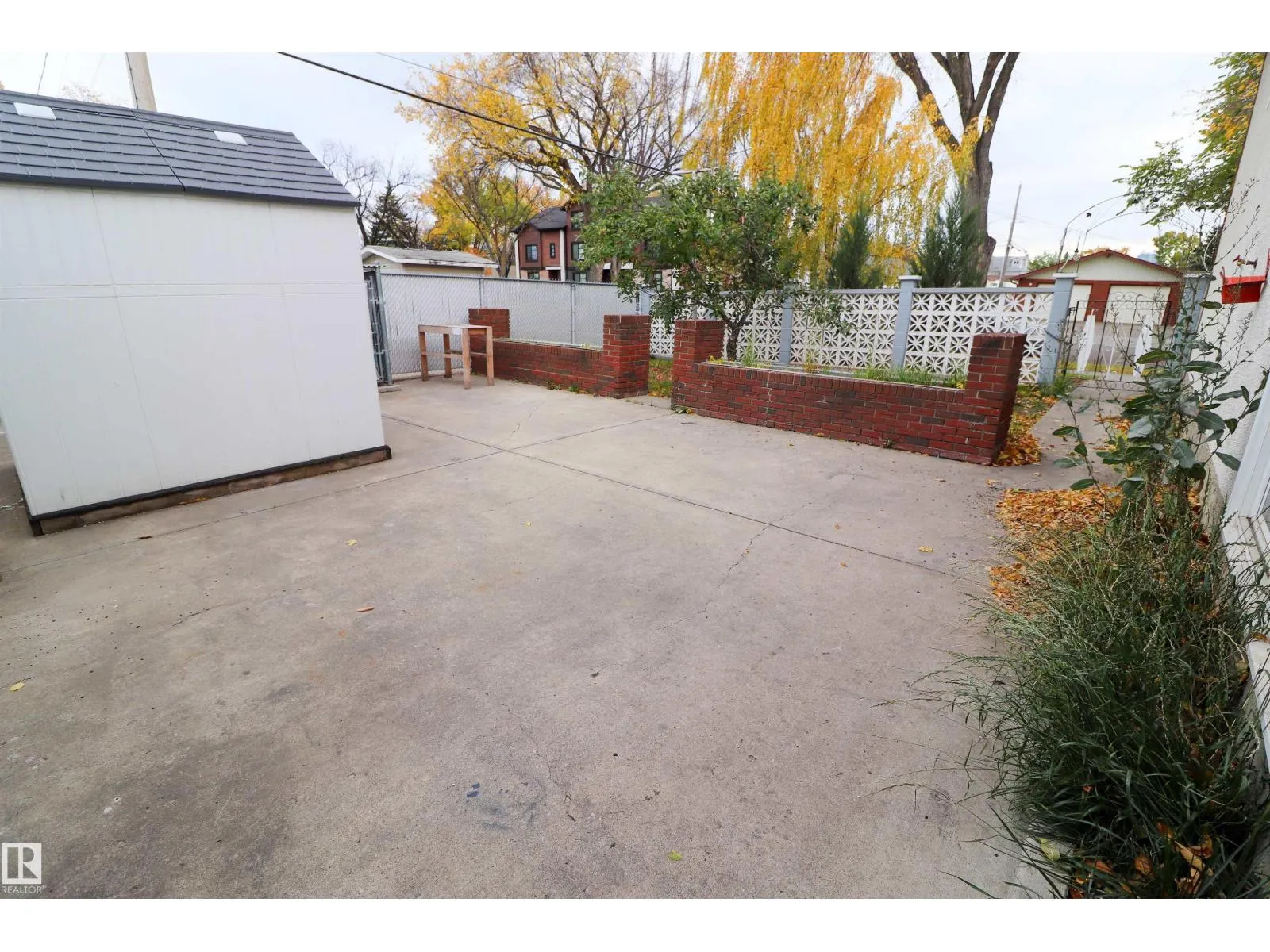 10118 & 10120 121 AV NW