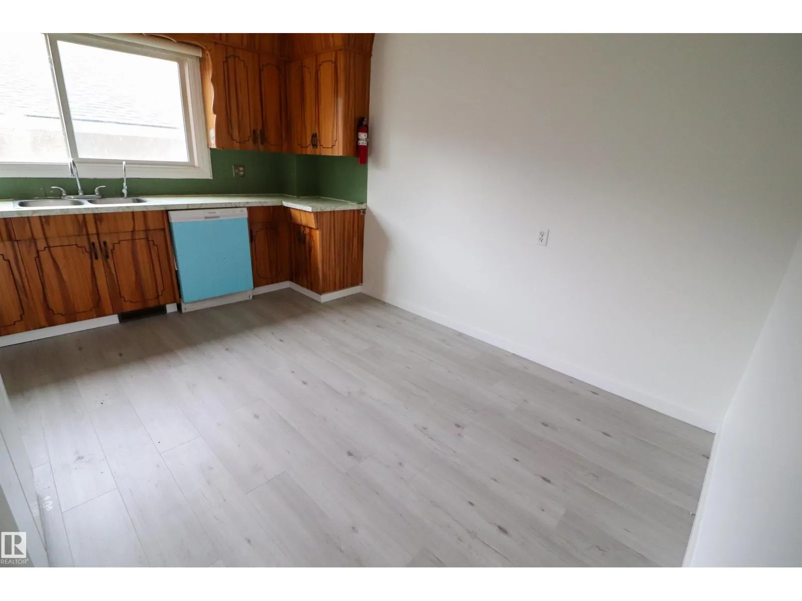 10118 & 10120 121 AV NW
