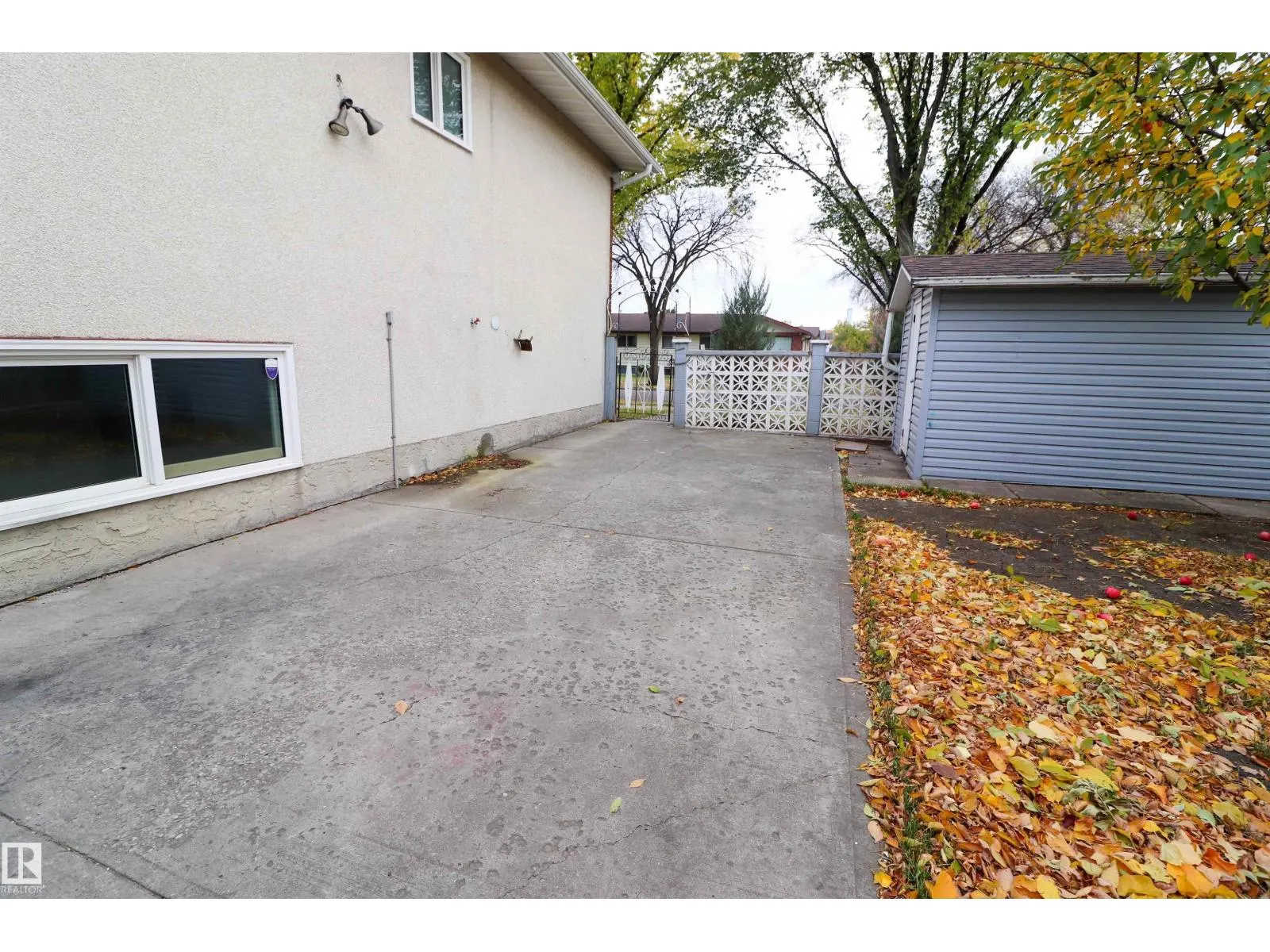10118 & 10120 121 AV NW