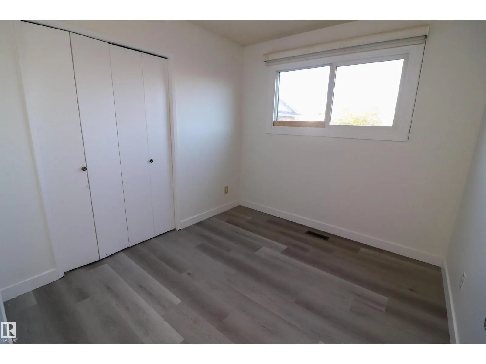 10118 & 10120 121 AV NW