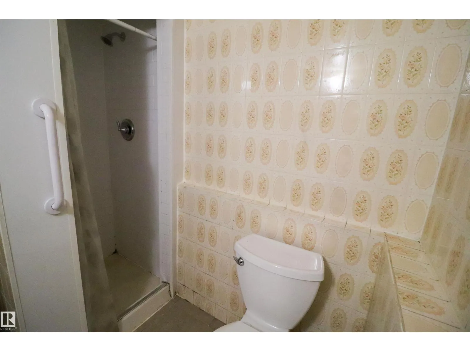 10118 & 10120 121 AV NW
