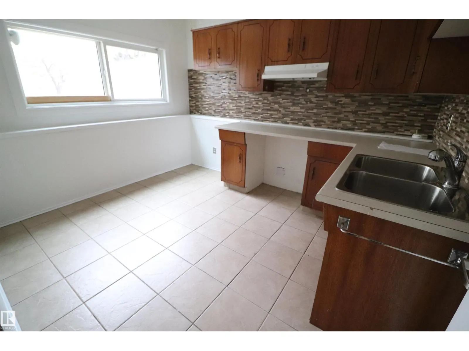 10118 & 10120 121 AV NW