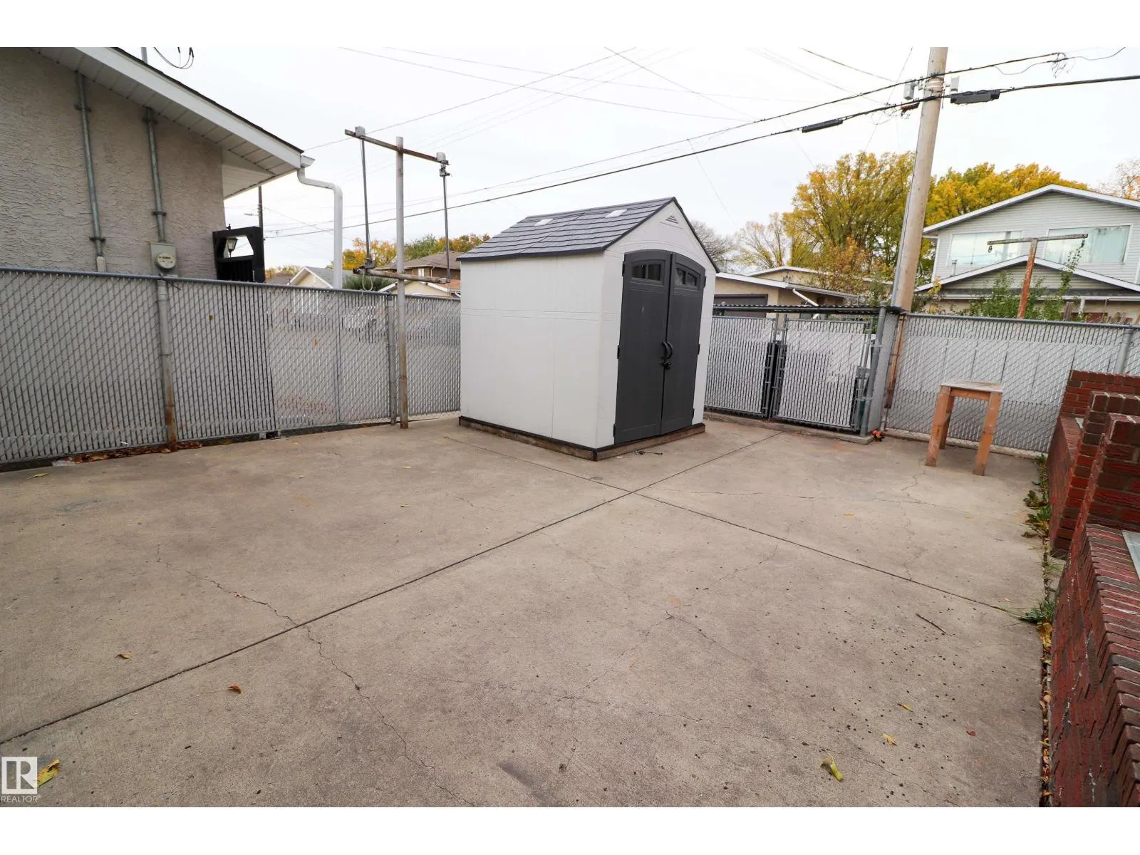 10118 & 10120 121 AV NW