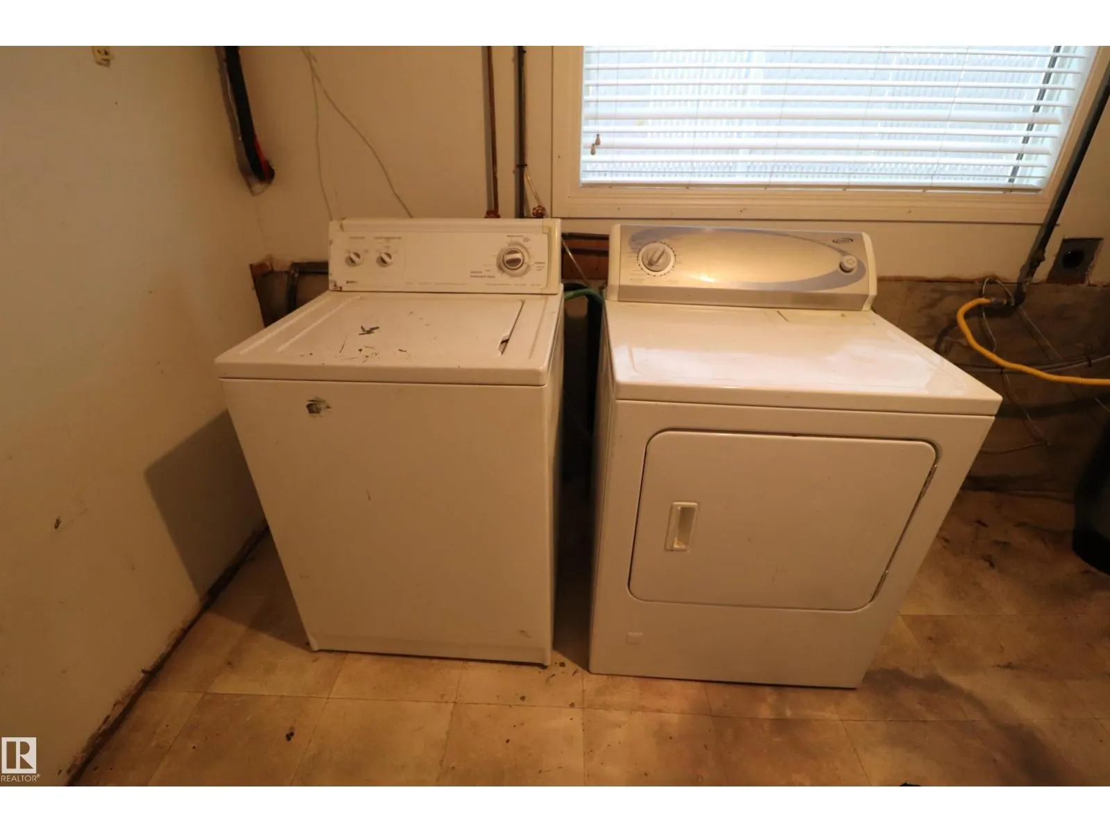 10118 & 10120 121 AV NW